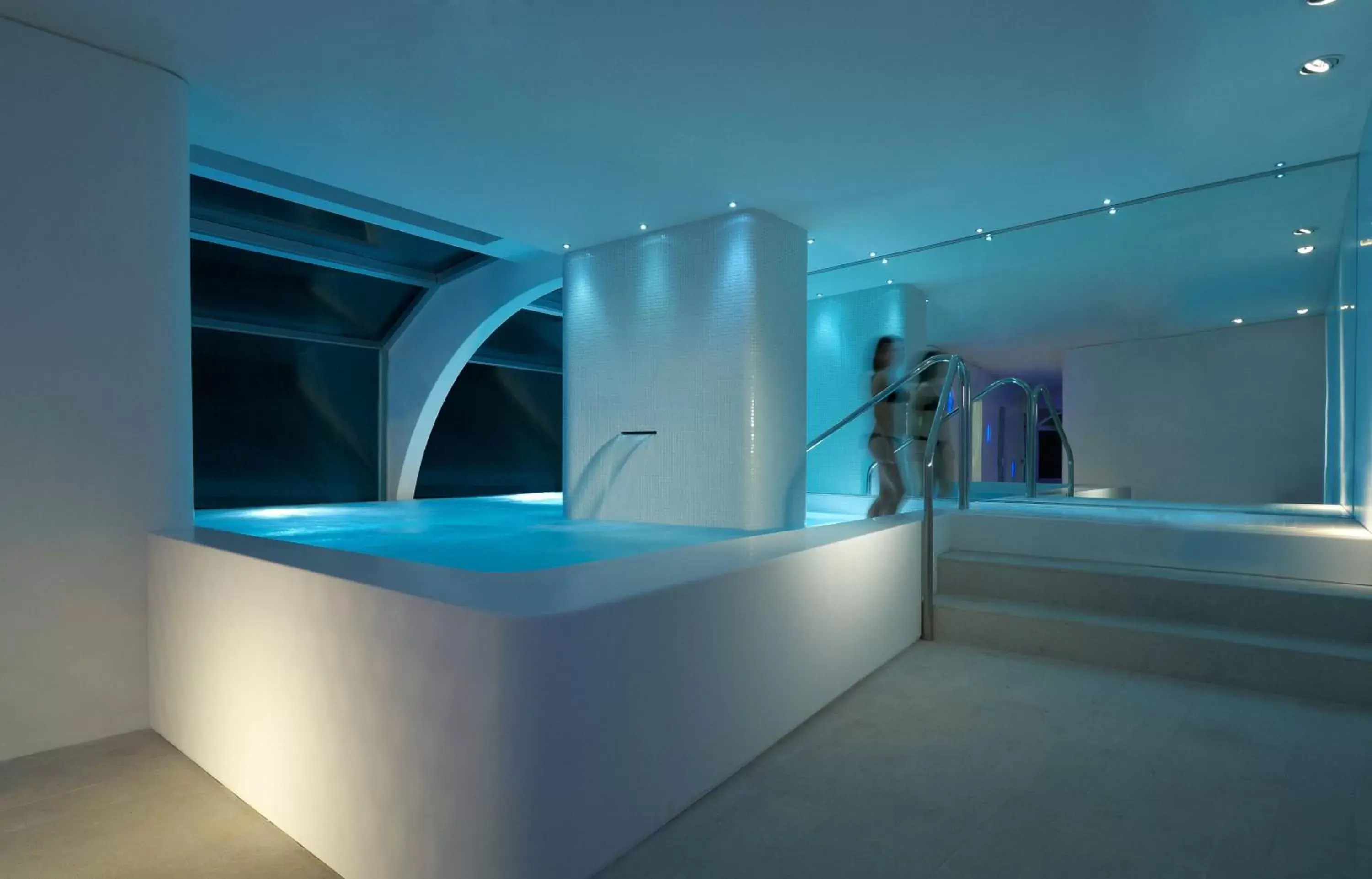 Spa and wellness centre/facilities, Swimming Pool in i-Suite Hotel