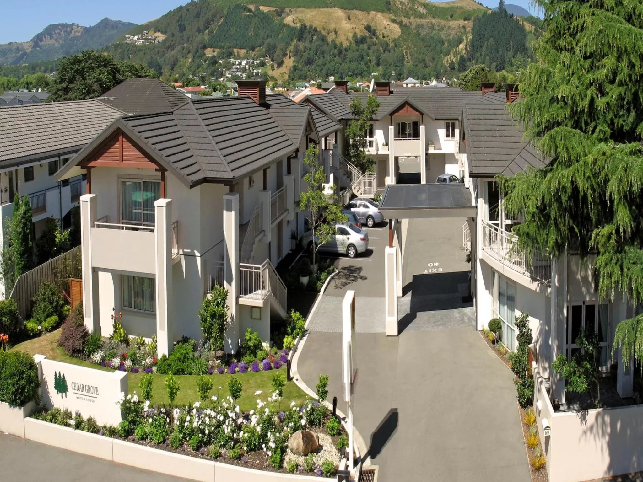 Decorative detail in Cedar Grove Motor Lodge
