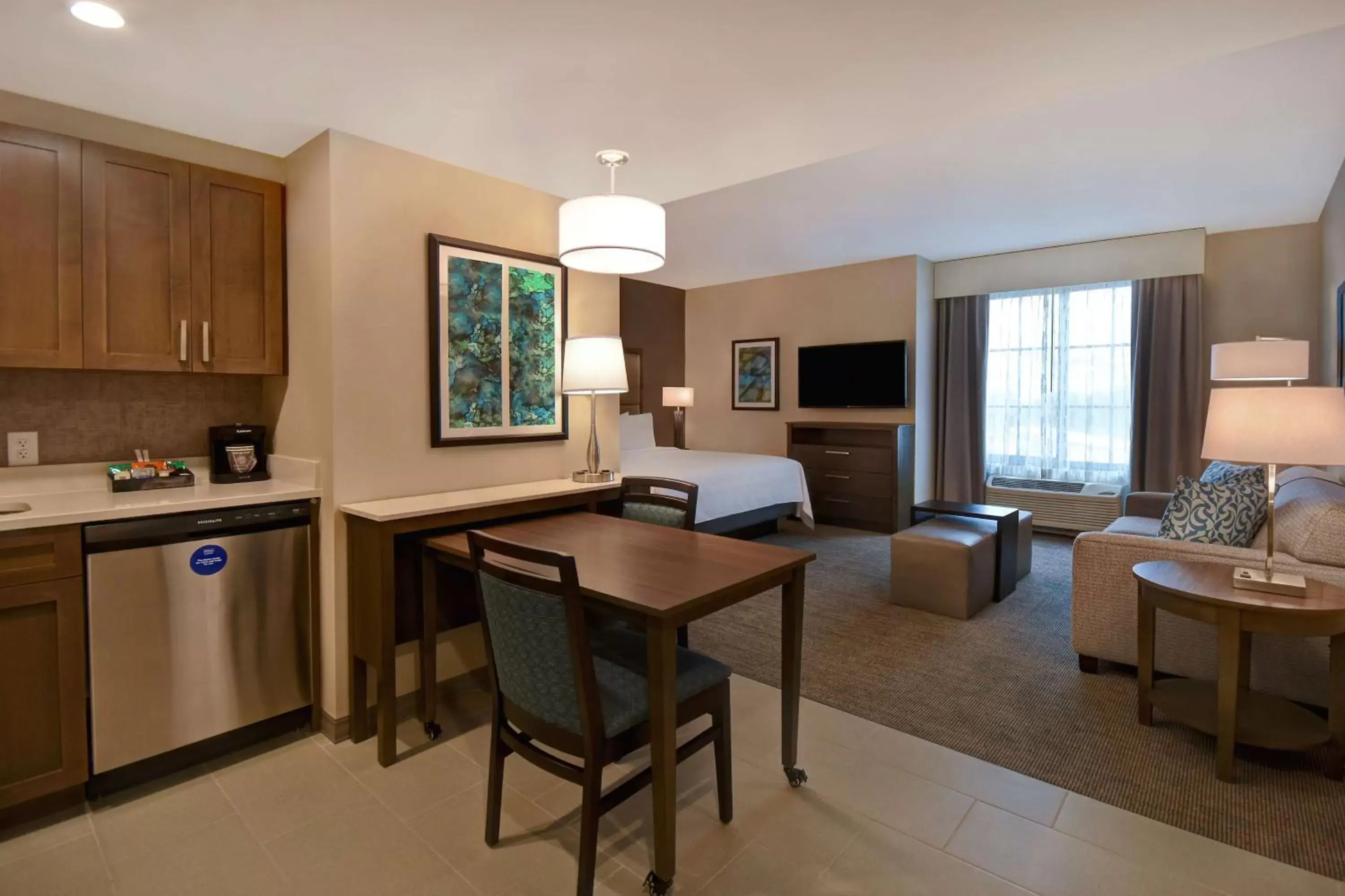 Living room, Kitchen/Kitchenette in Homewood Suites By Hilton Orlando Flamingo Crossings, Fl