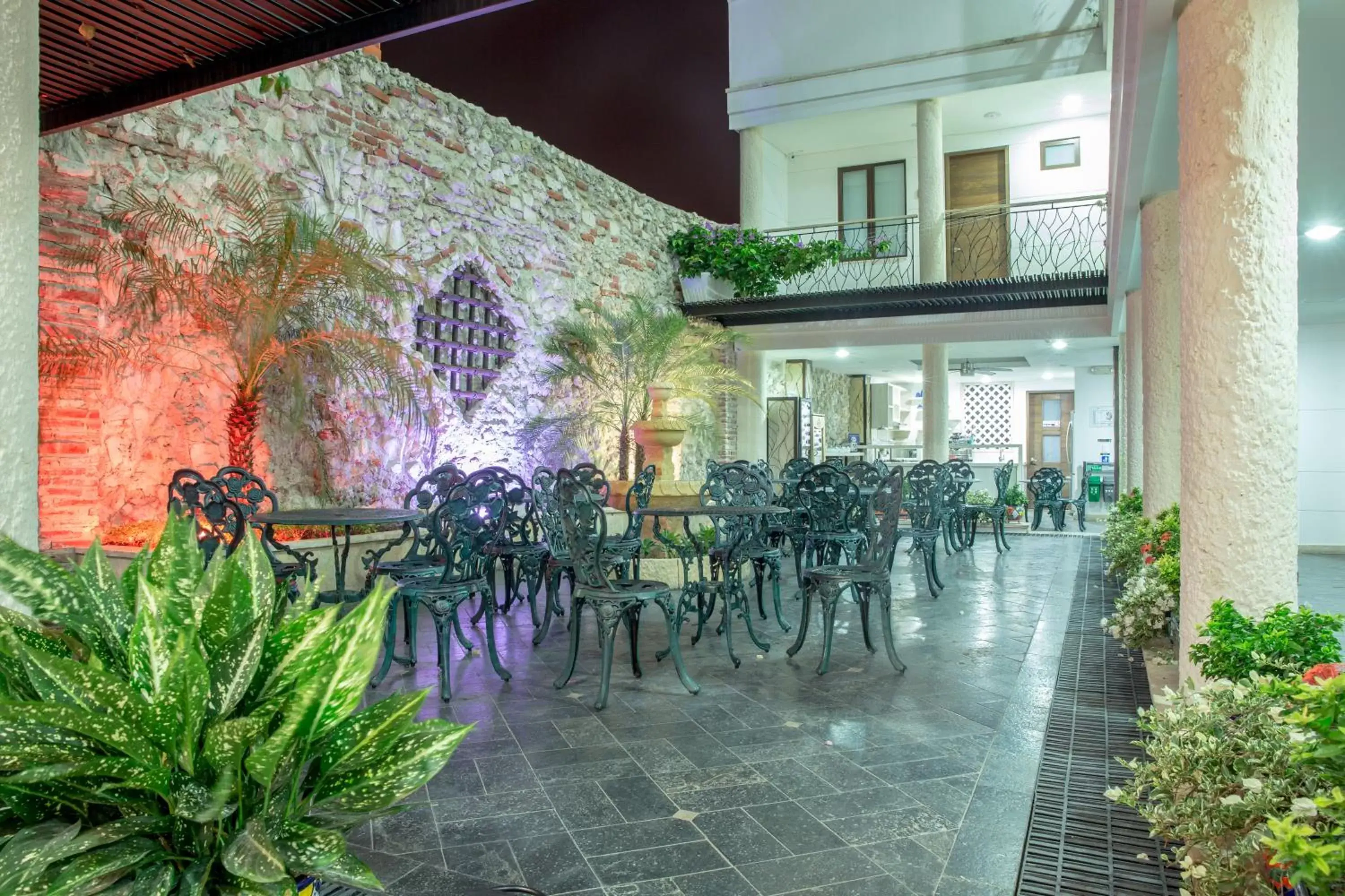 Lounge or bar, Patio/Outdoor Area in Hotel Boutique La Artilleria