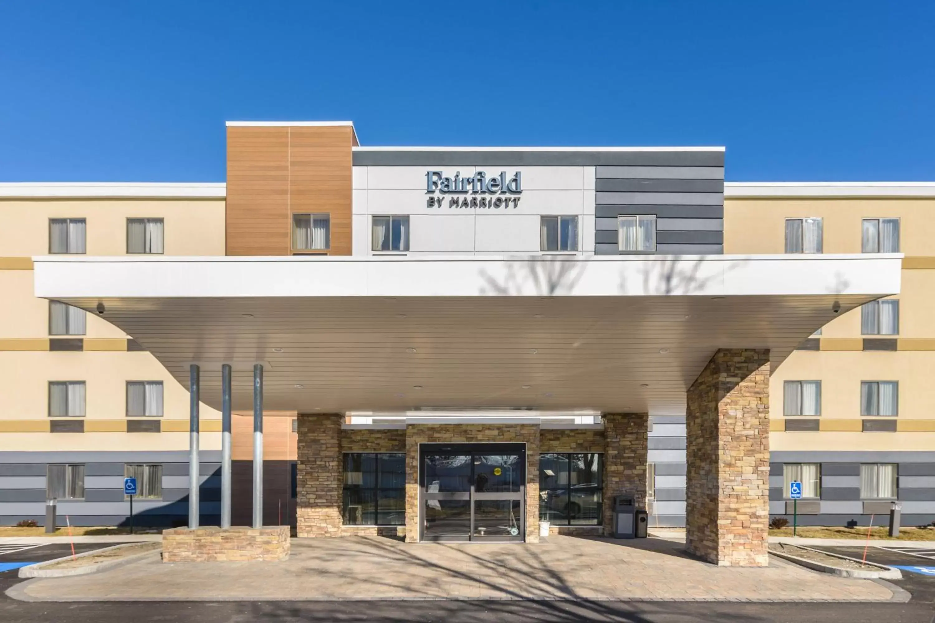 Property Building in Fairfield Inn Manchester - Boston Regional Airport