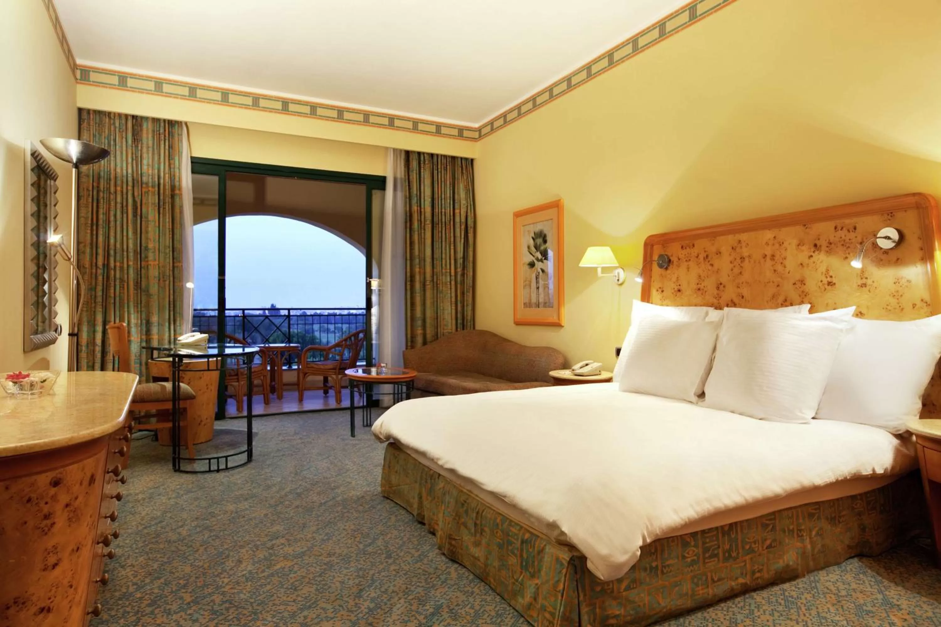 King Room - Pool Floor in Hilton Pyramids Golf