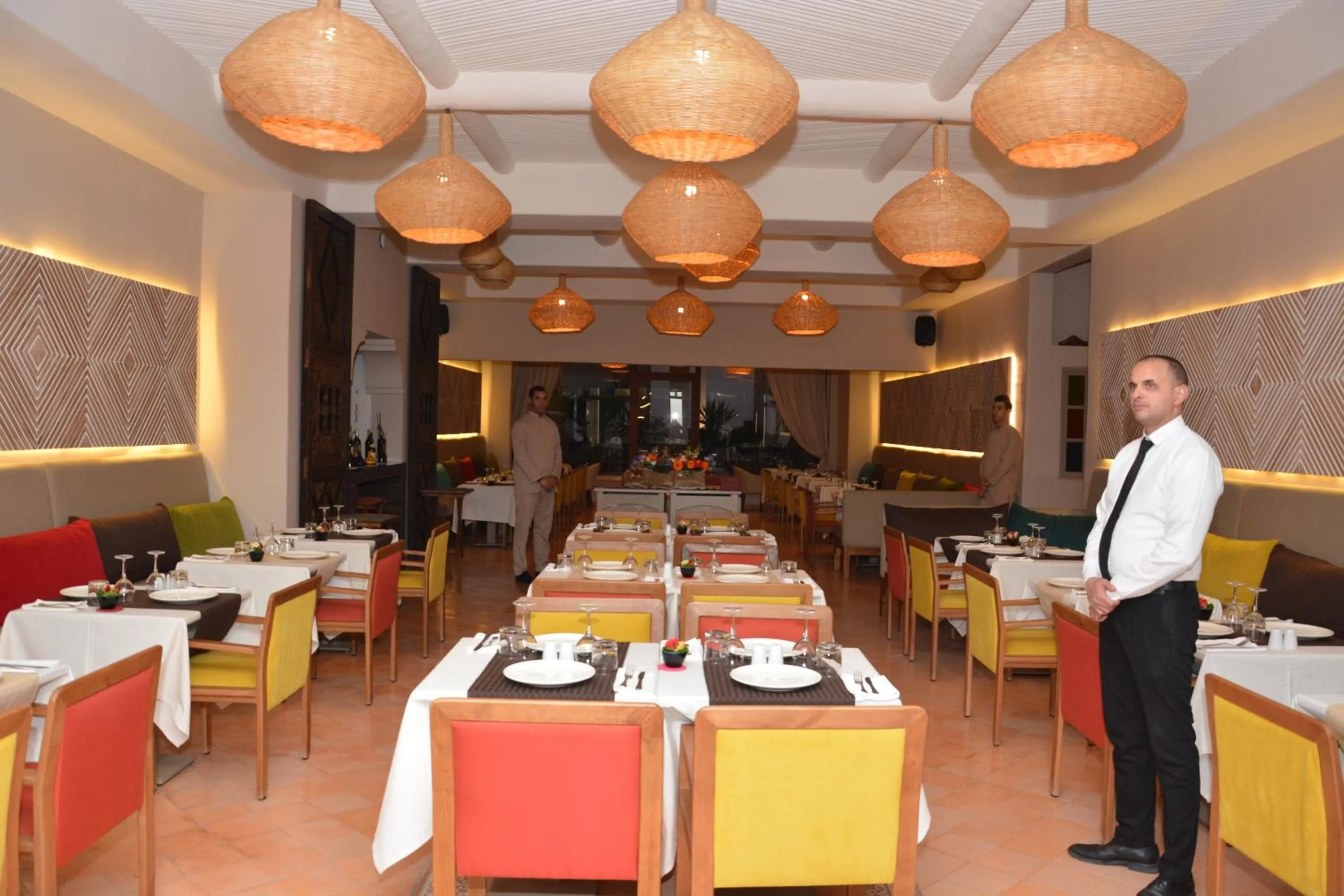 Restaurant/places to eat in Borjs Hotel Suites & Spa