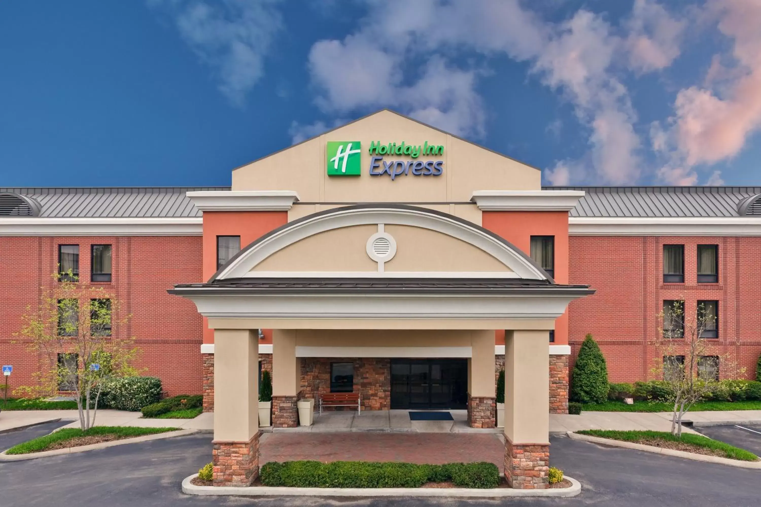 Property building in Holiday Inn Express Hotel & Suites Nashville Brentwood 65S