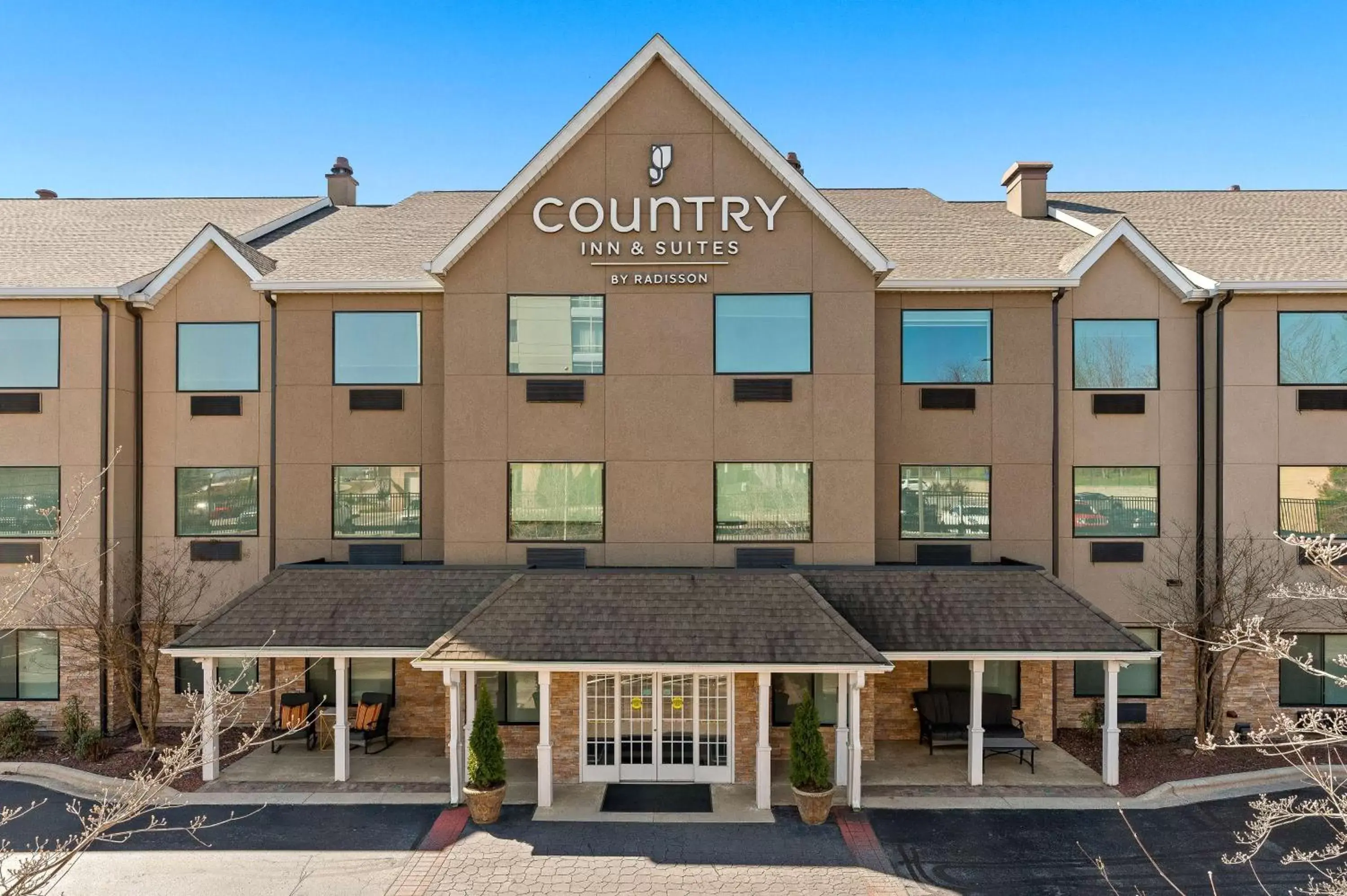 Property Building in Country Inn & Suites by Radisson, Asheville at Asheville Outlet Mall, NC