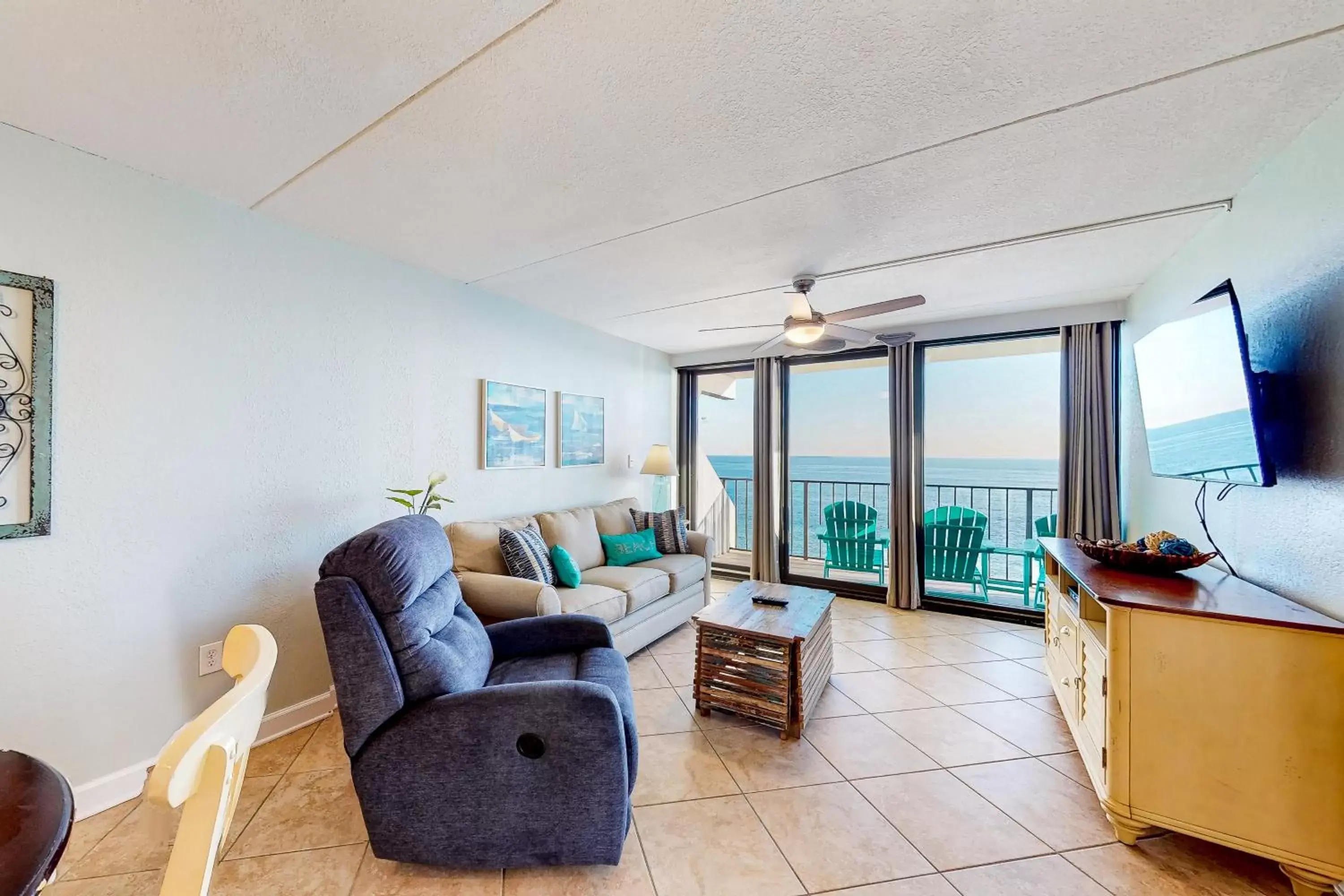 Seating Area in Island Winds East 809 Seating Area in Island Winds East 809