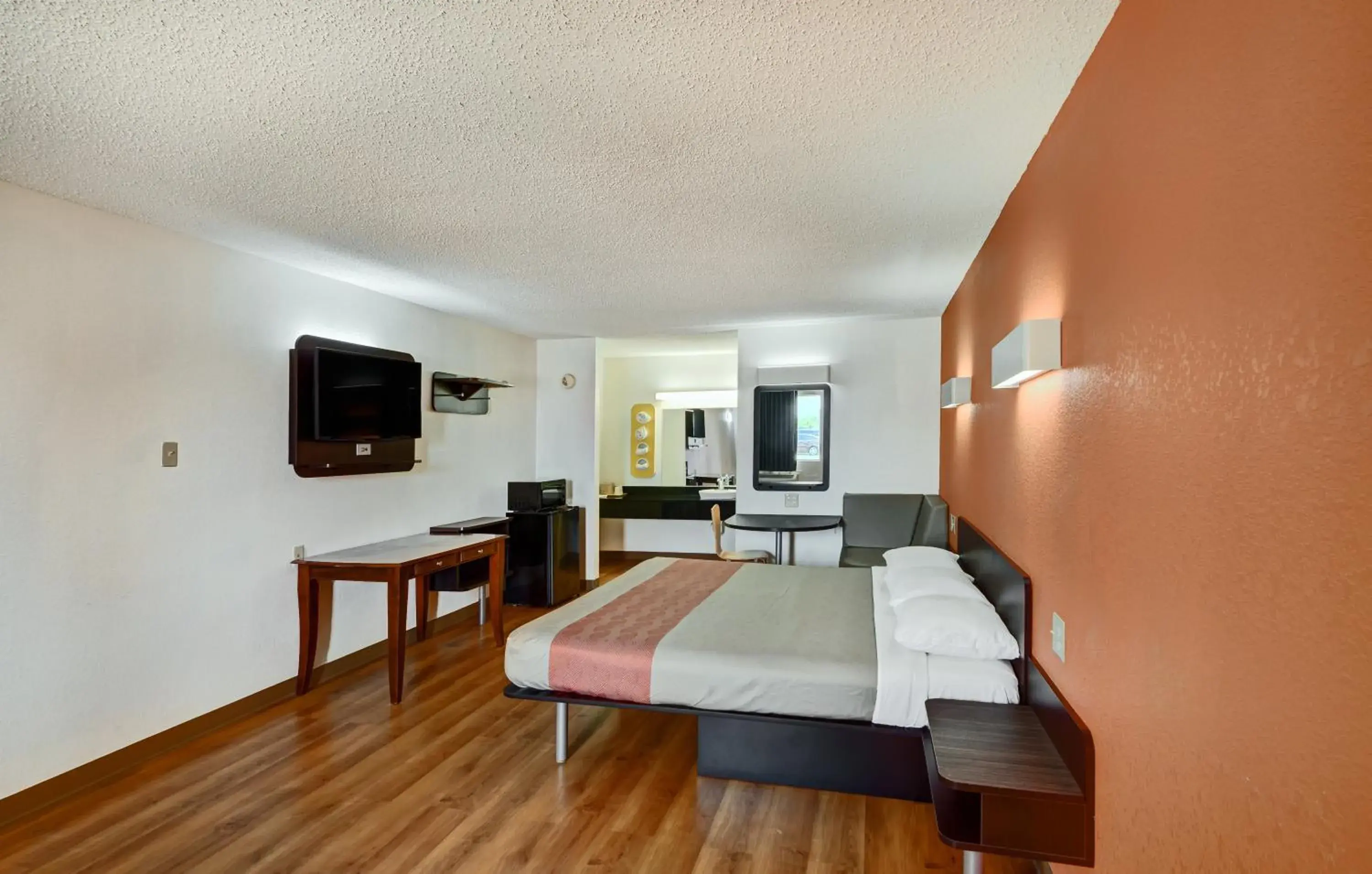 Bedroom in Motel 6-Lindale, TX