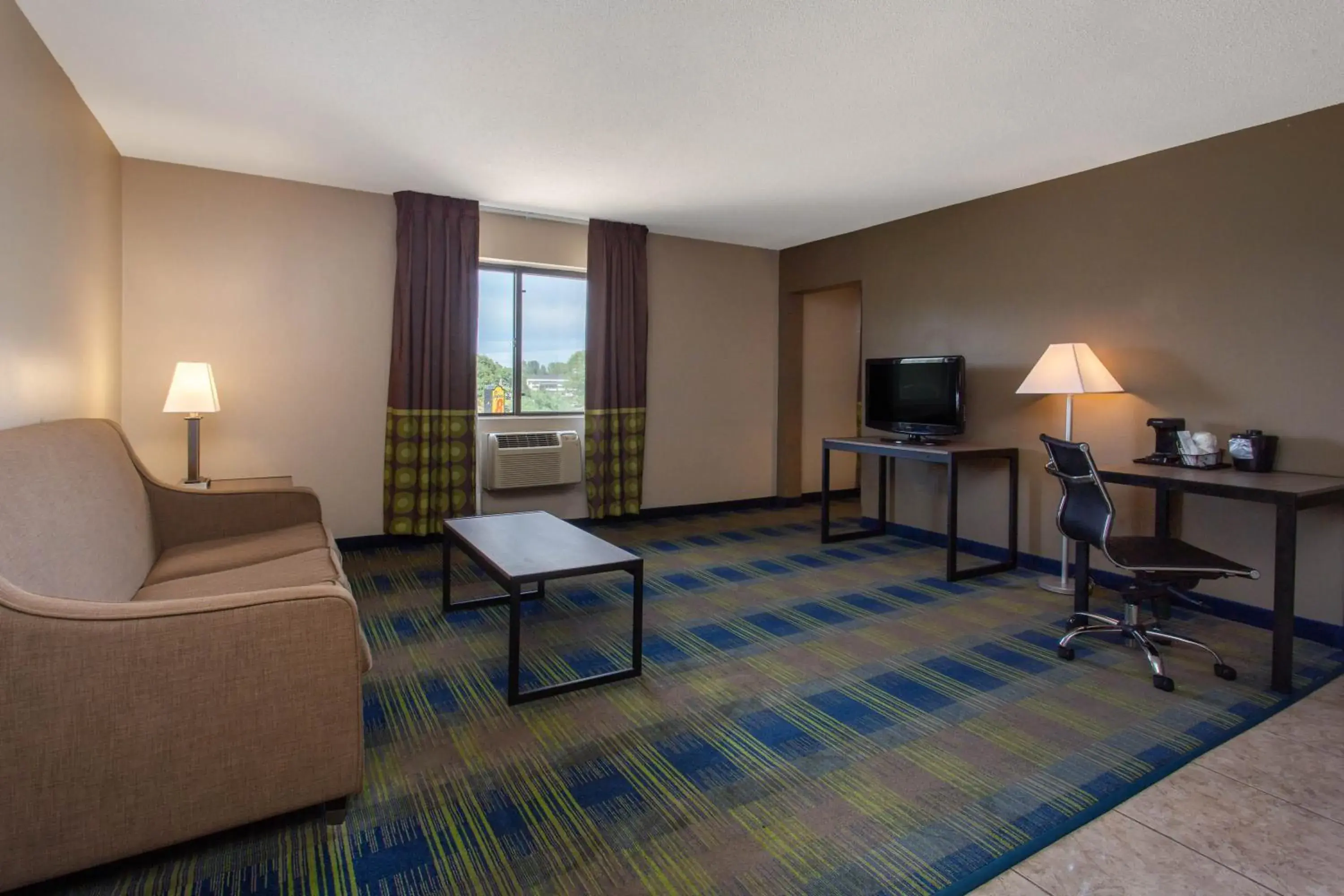 Seating Area in Super 8 by Wyndham Cromwell/Middletown