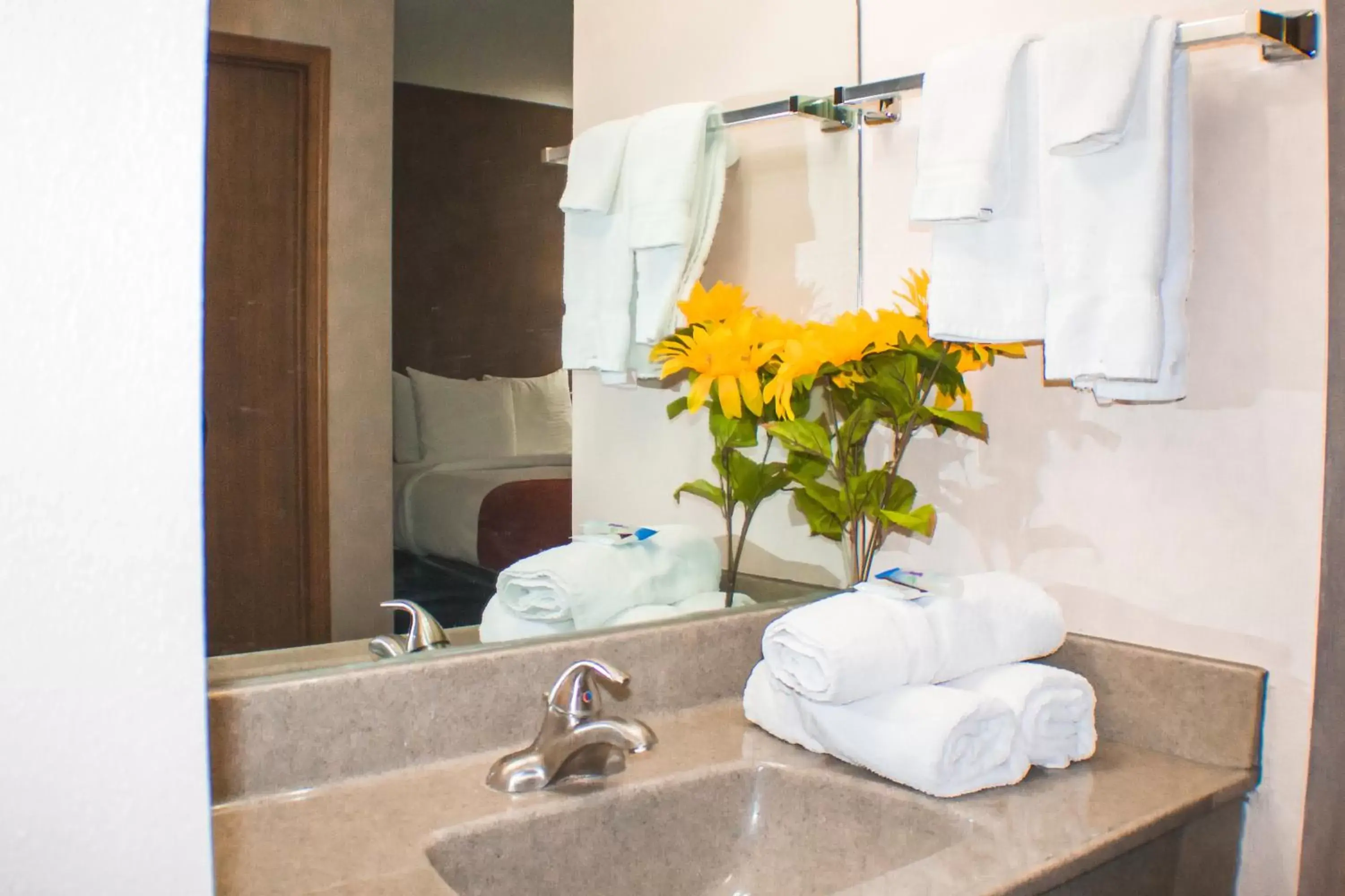 Bathroom in Victorian Inn & Suites-York