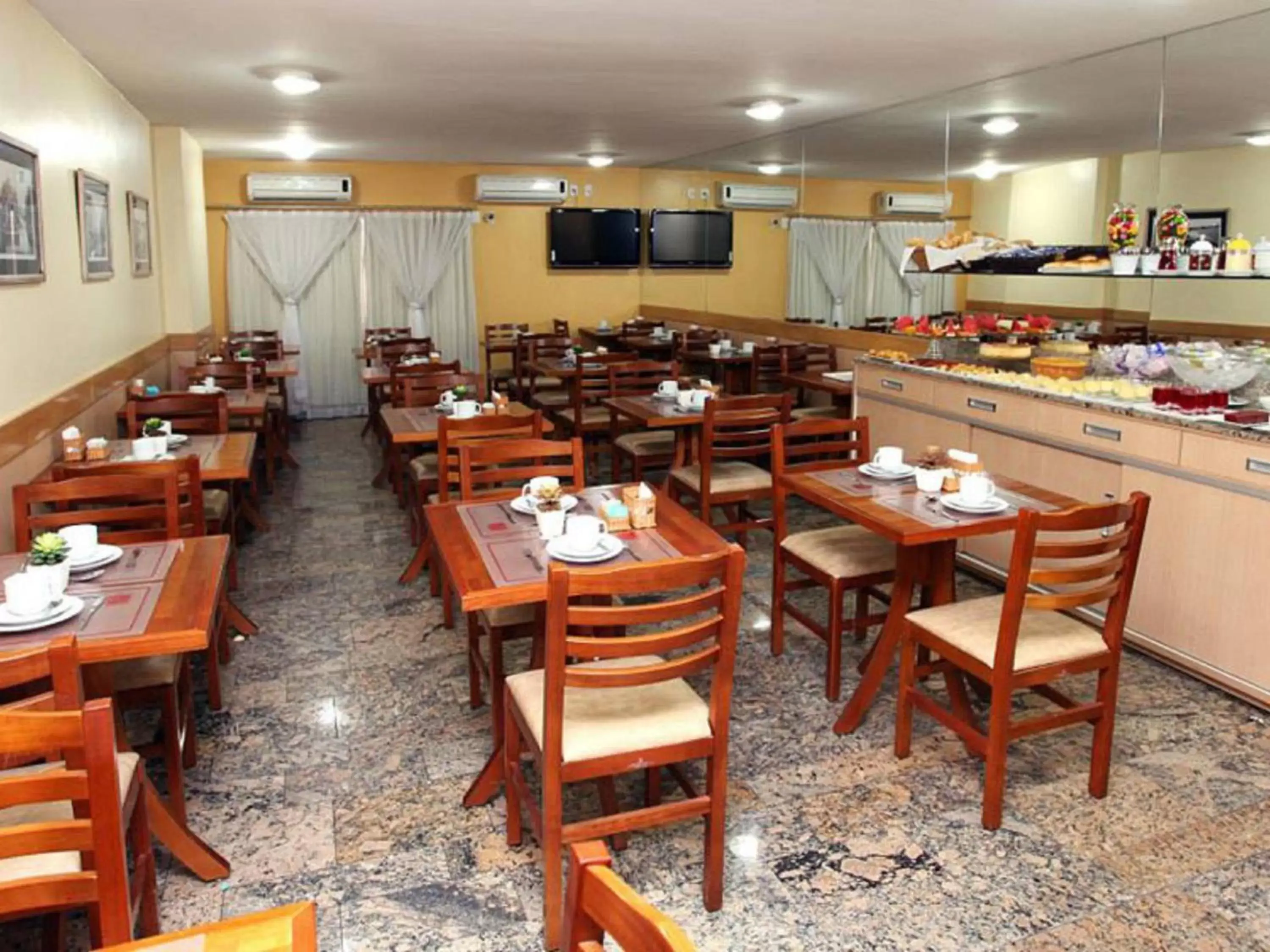 Restaurant/Places to Eat in Fluminense Hotel