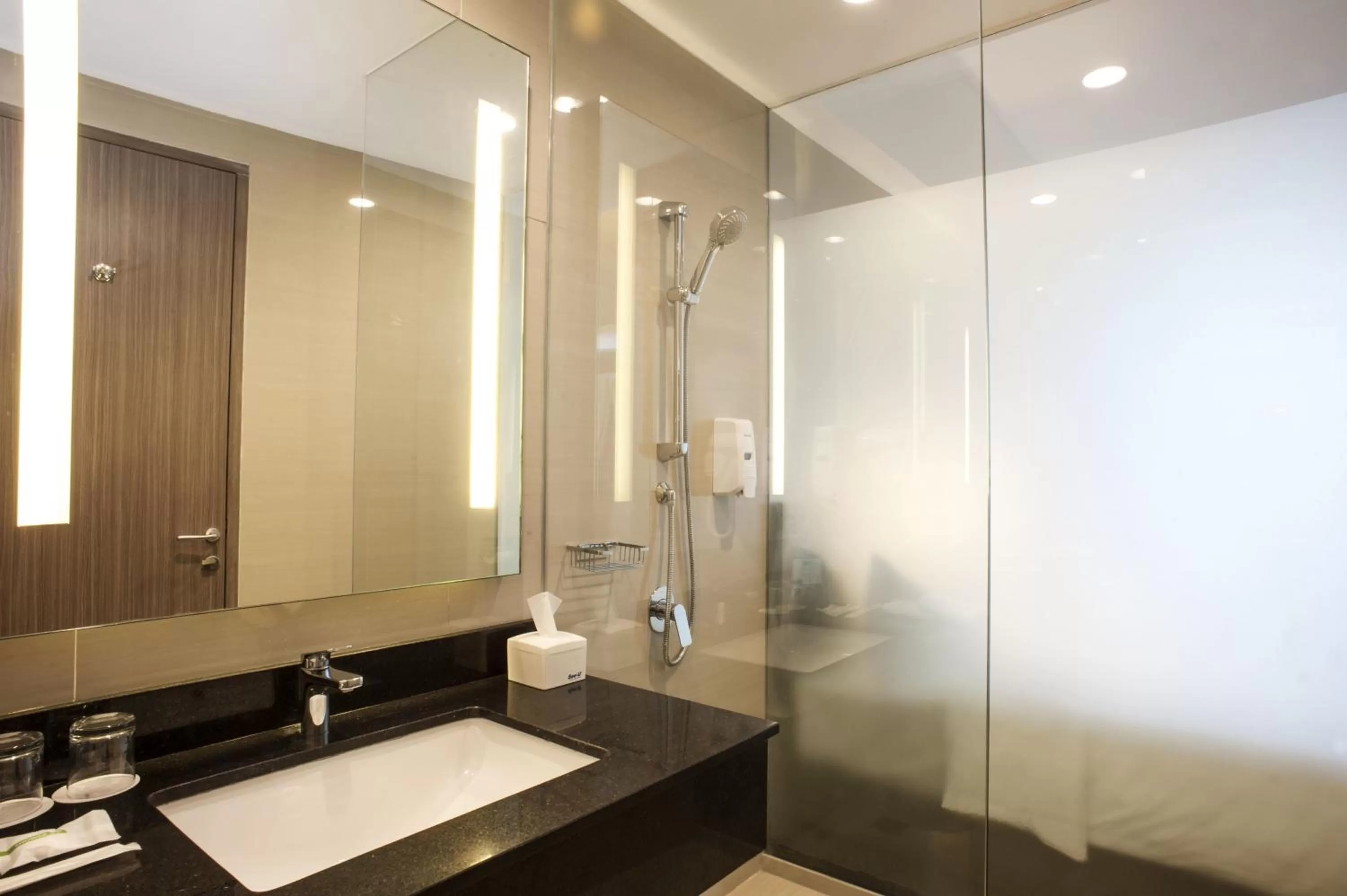 Shower in Holiday Inn Express Surabaya CenterPoint by IHG