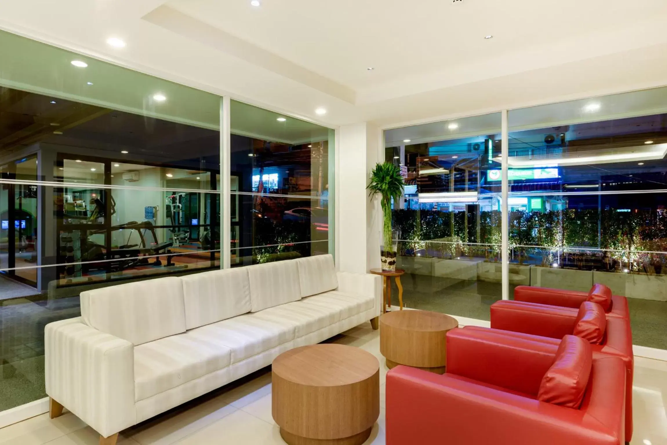 Lobby or reception, Lounge/Bar in FX Hotel Pattaya