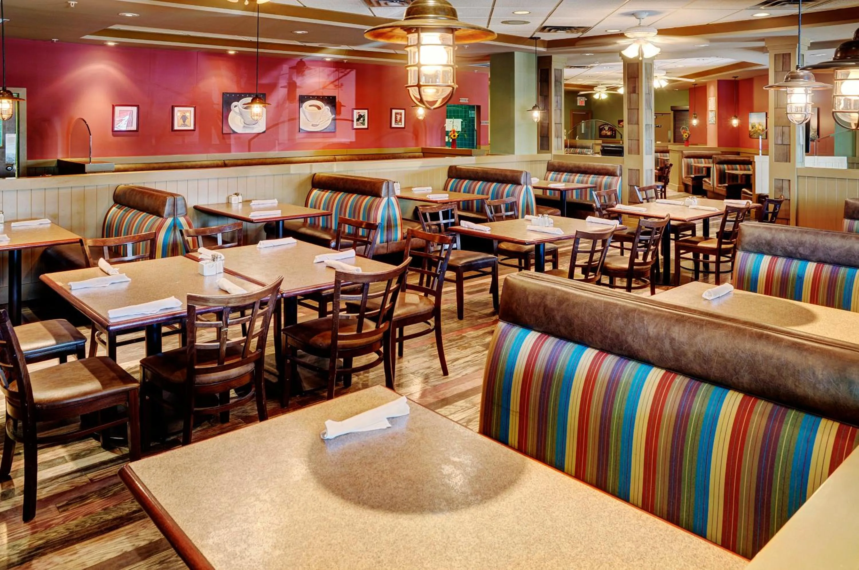 Restaurant/places to eat in Chateau Nova Kingsway