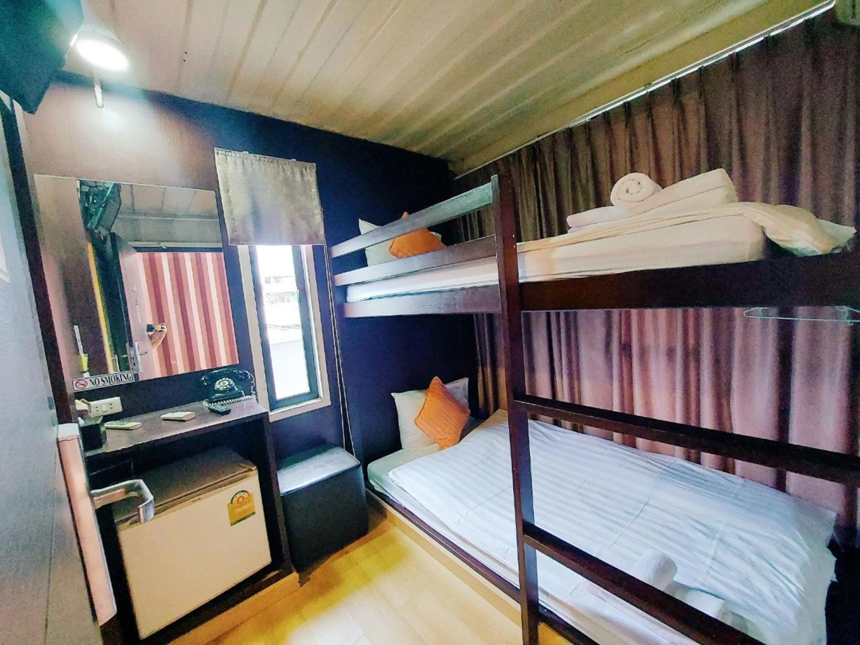 Bedroom, Bed in Retro Box Hotel Chumphon