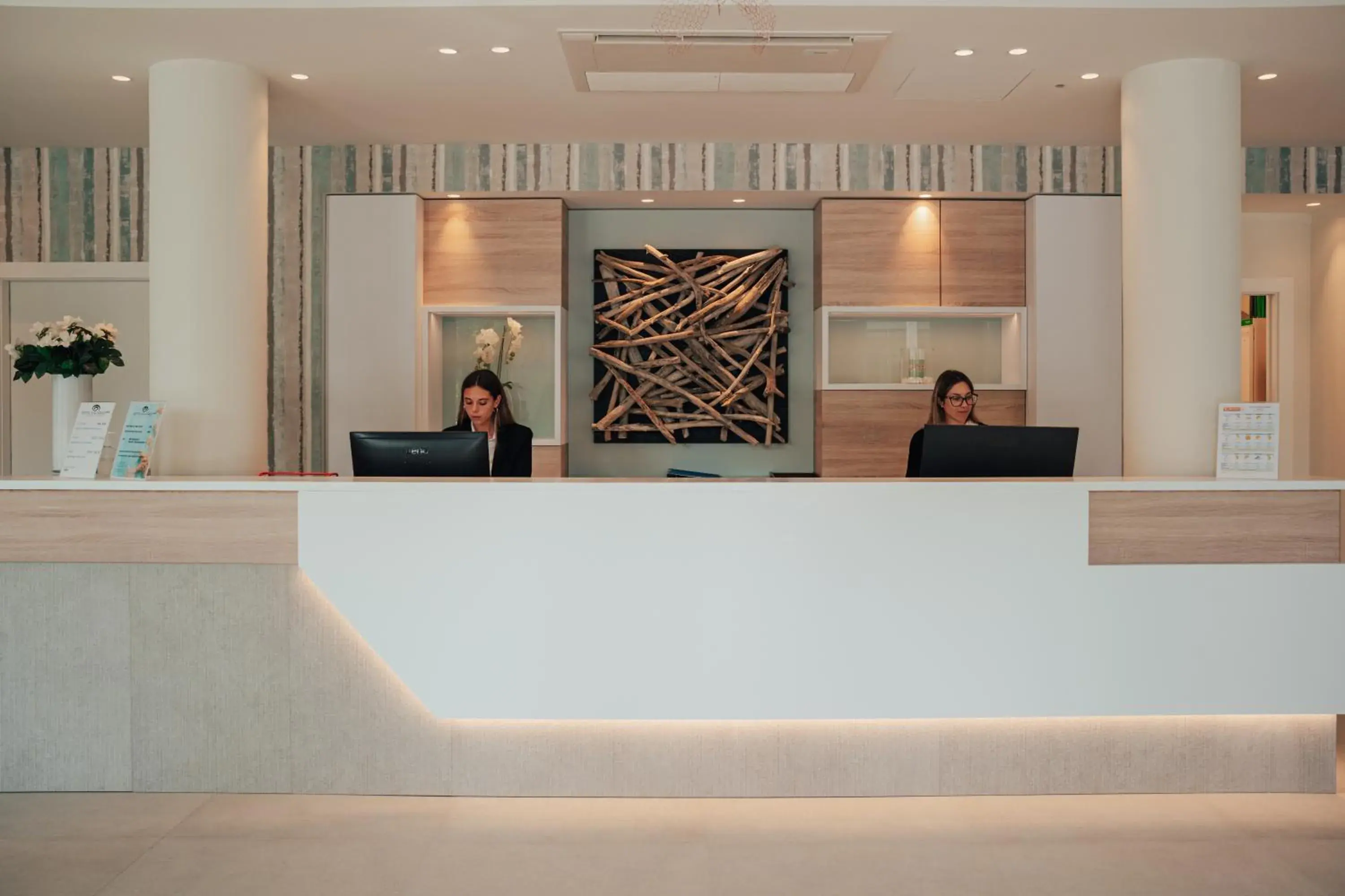 Lobby or reception, Staff in Hotel Galassia Suites & Spa