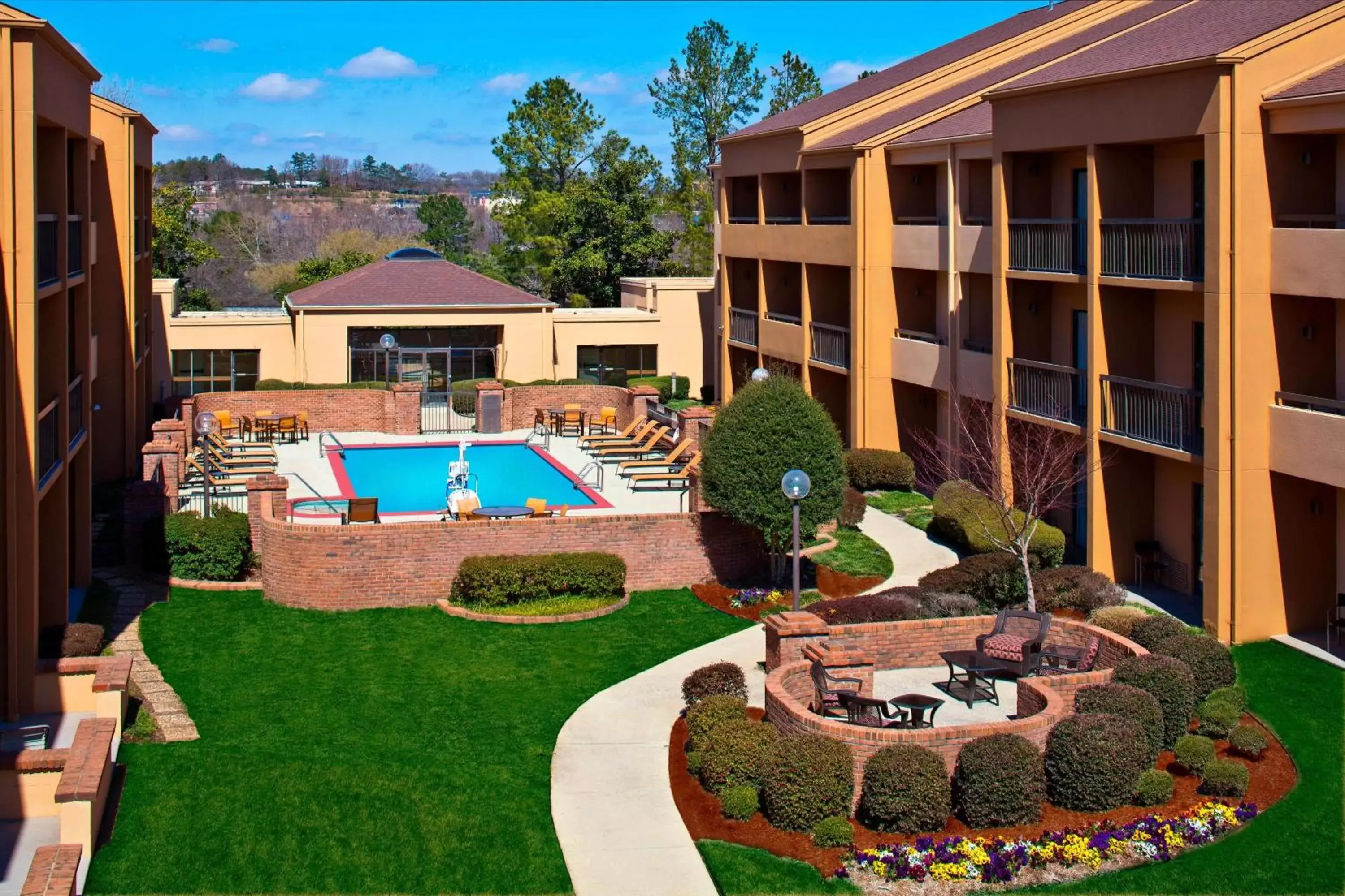 Swimming pool, Pool View in Courtyard by Marriott Little Rock West