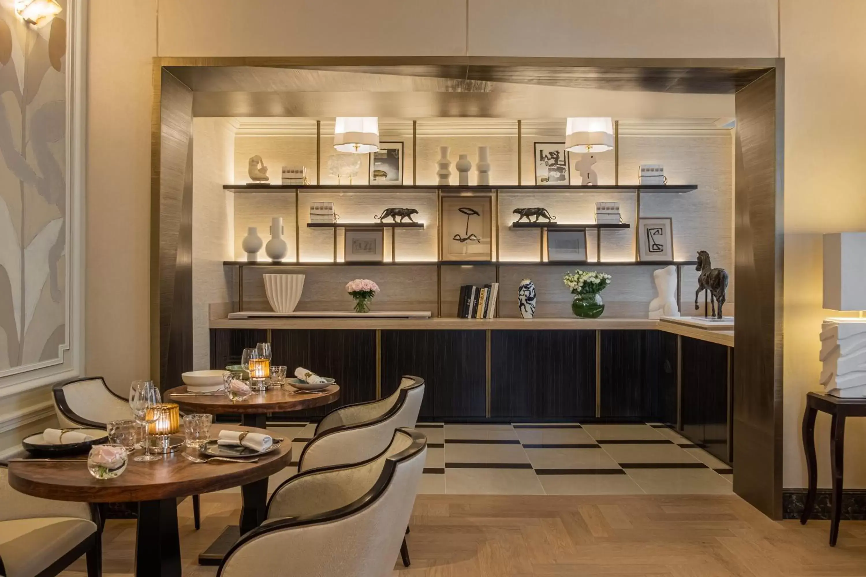 Restaurant/places to eat in Hôtel Elysia by Inwood Hotels