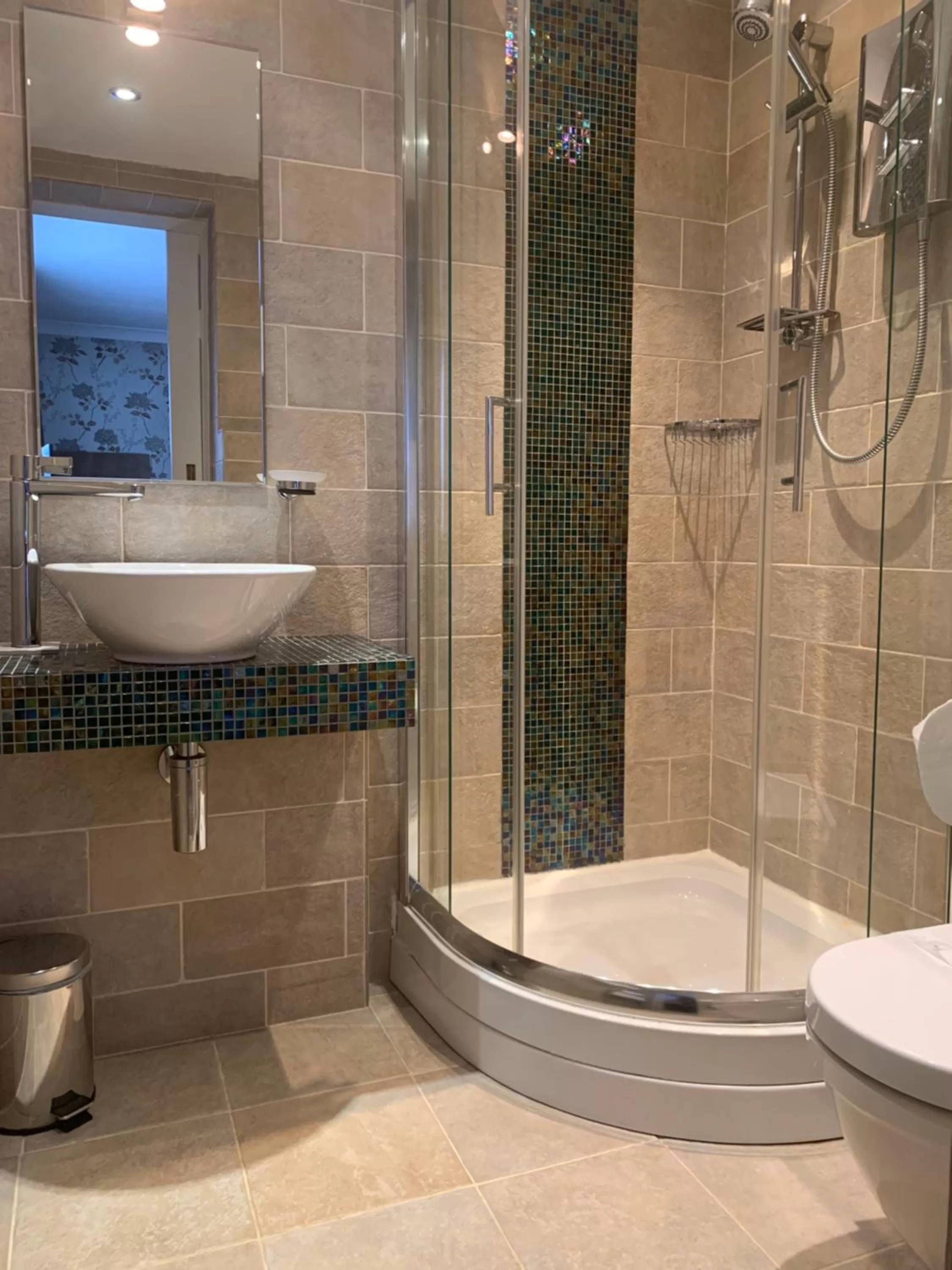 Bathroom in Ramsey House - Luxury Licensed B&B - Parking and Guest Lounge