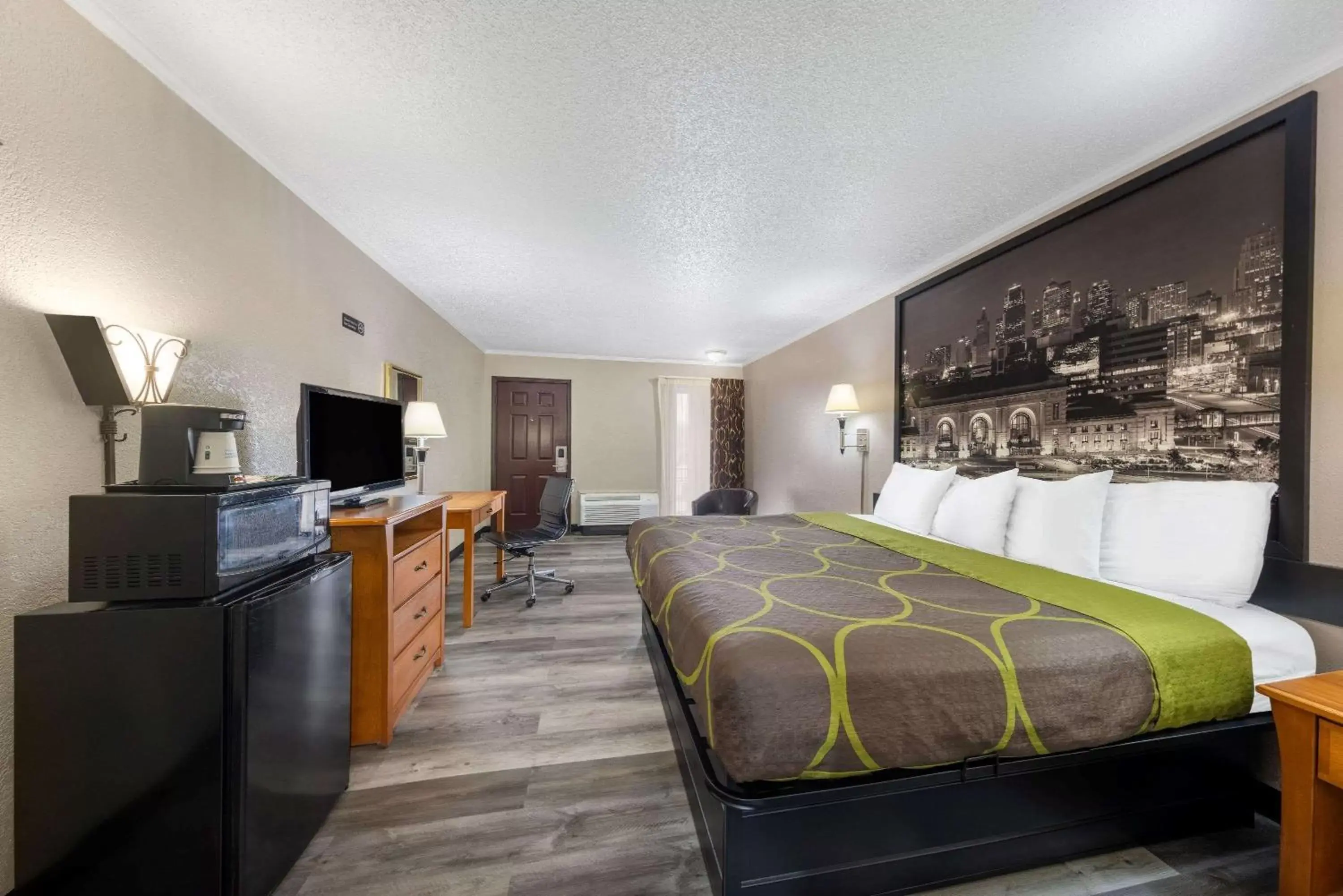 Bedroom in Super 8 by Wyndham Kansas City Airport North