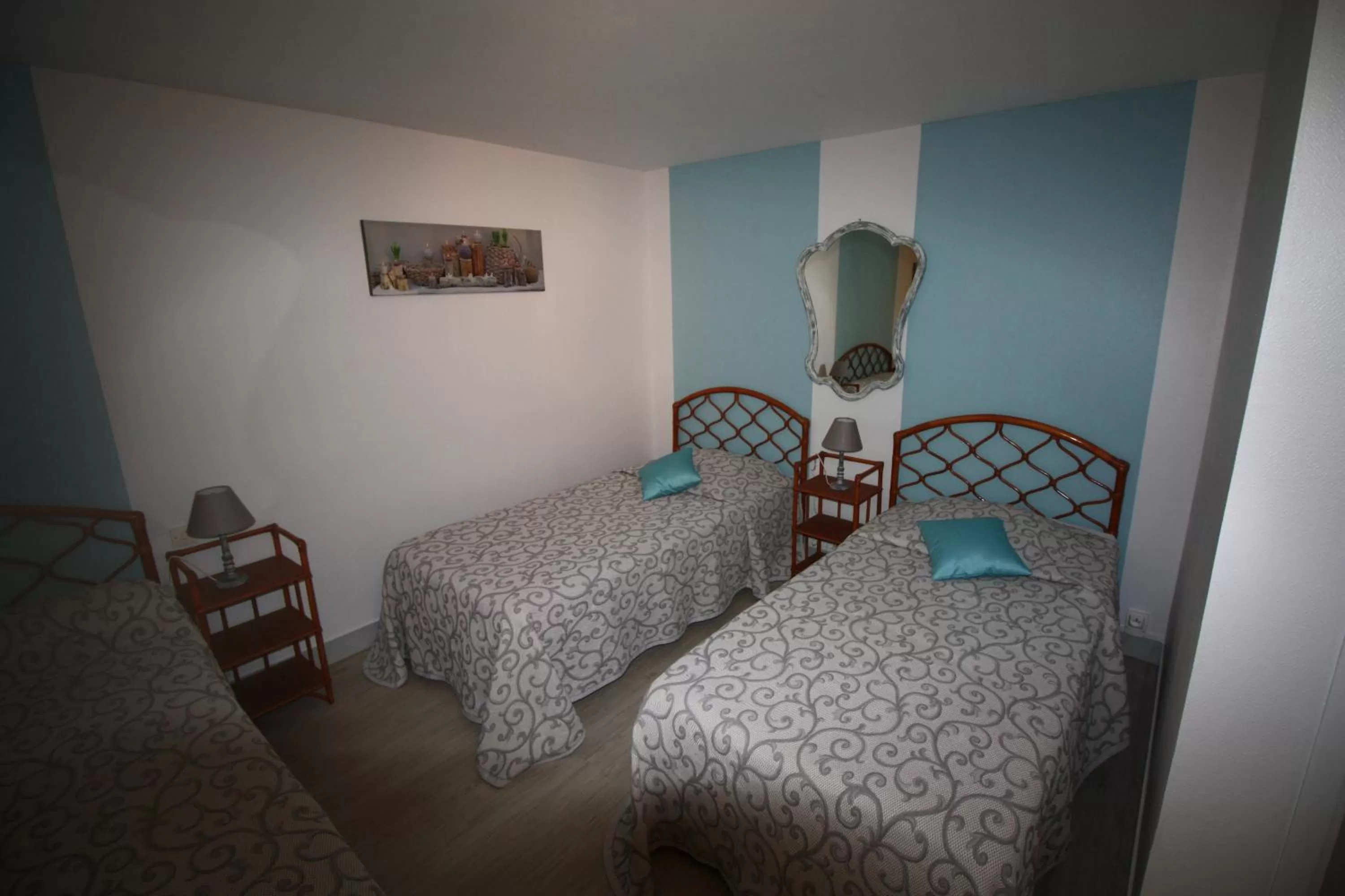 Photo of the whole room in Hotel Les Deux Sapins