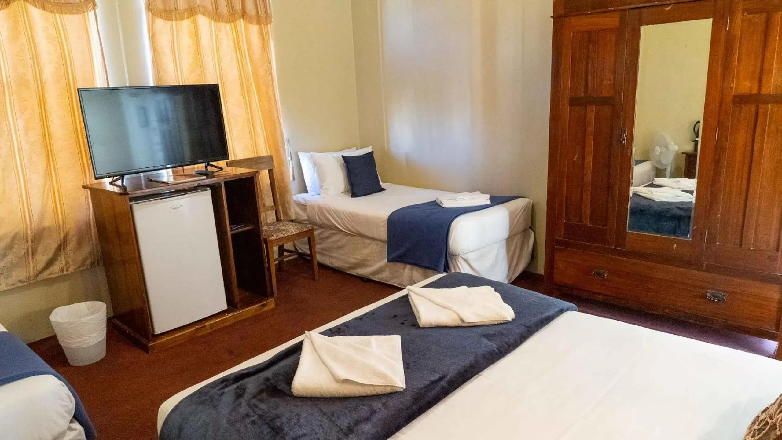 Bed in Anchorage Seafront Hotel Bed in Anchorage Seafront Hotel