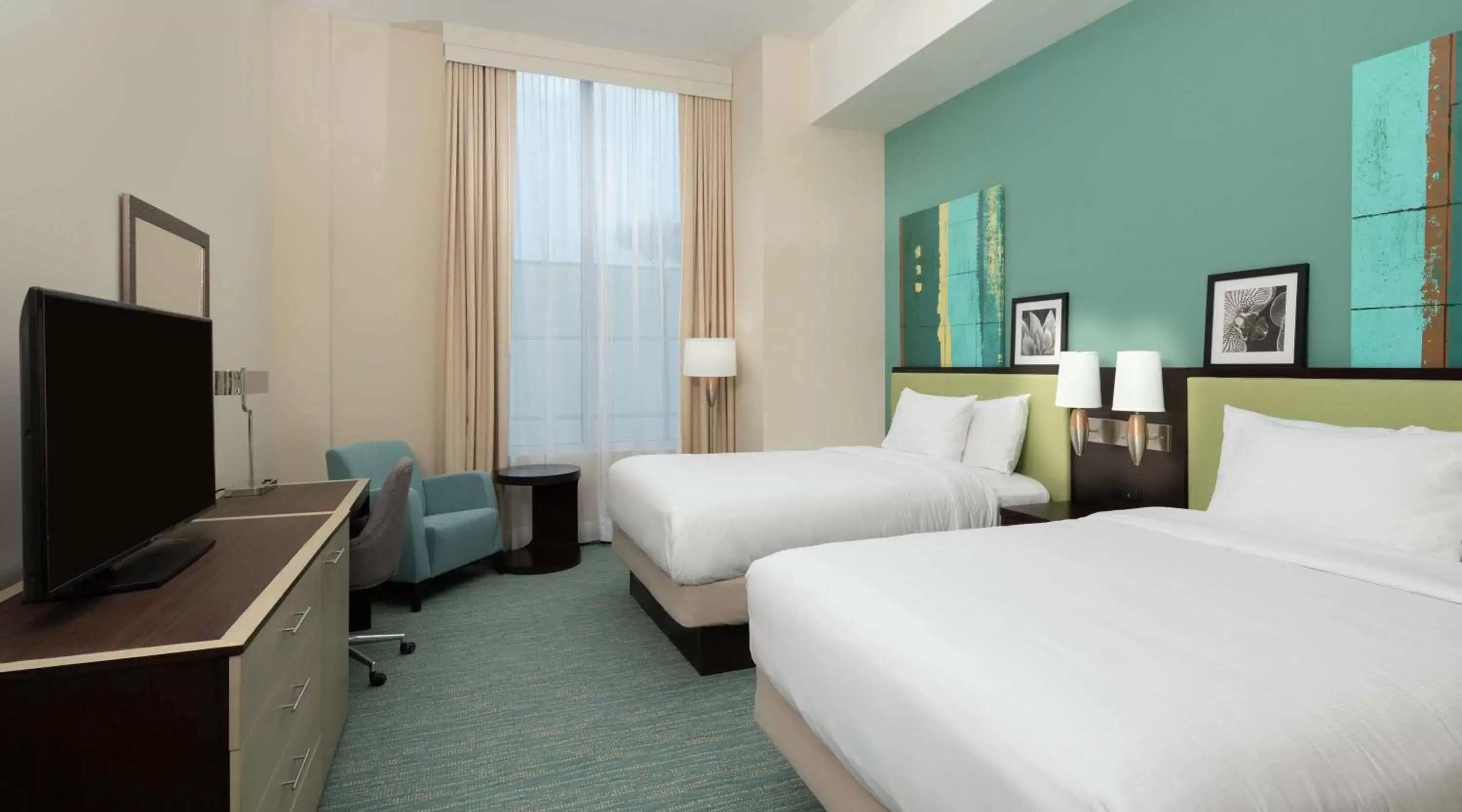 Bed in DoubleTree by Hilton Miami Doral