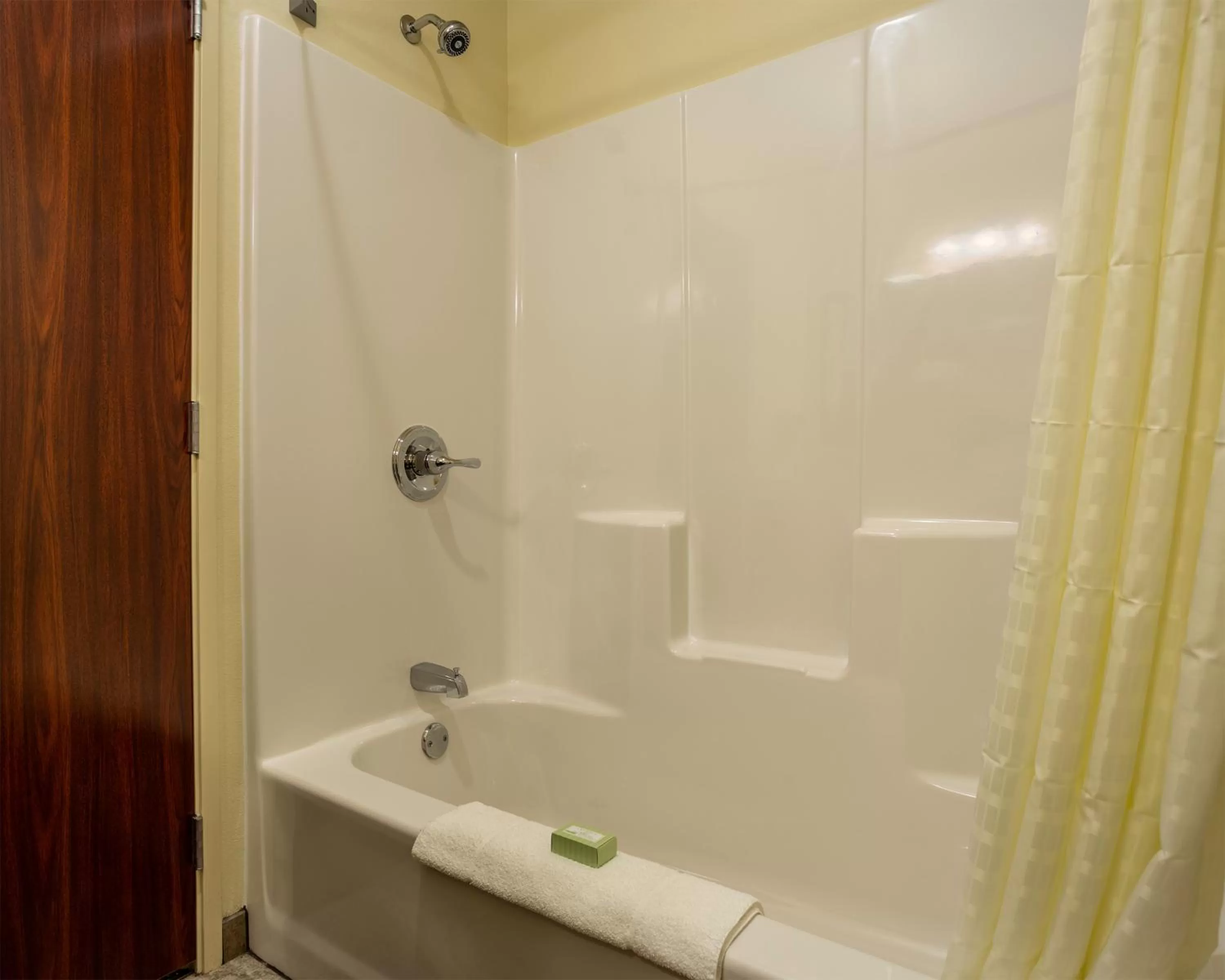 Shower in Cobblestone Inn & Suites - Brookville