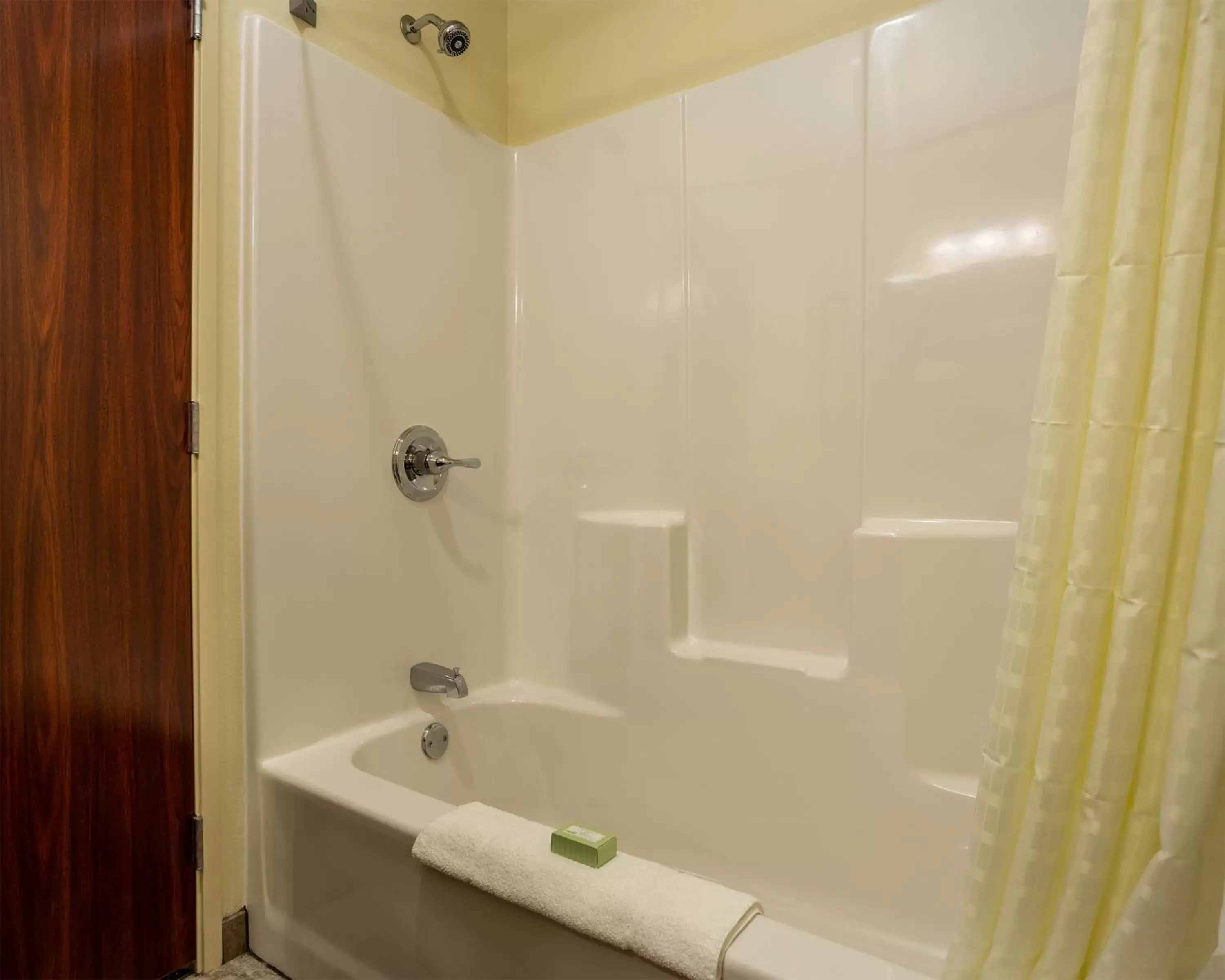 Shower, Bathroom in Cobblestone Inn & Suites - Brookville