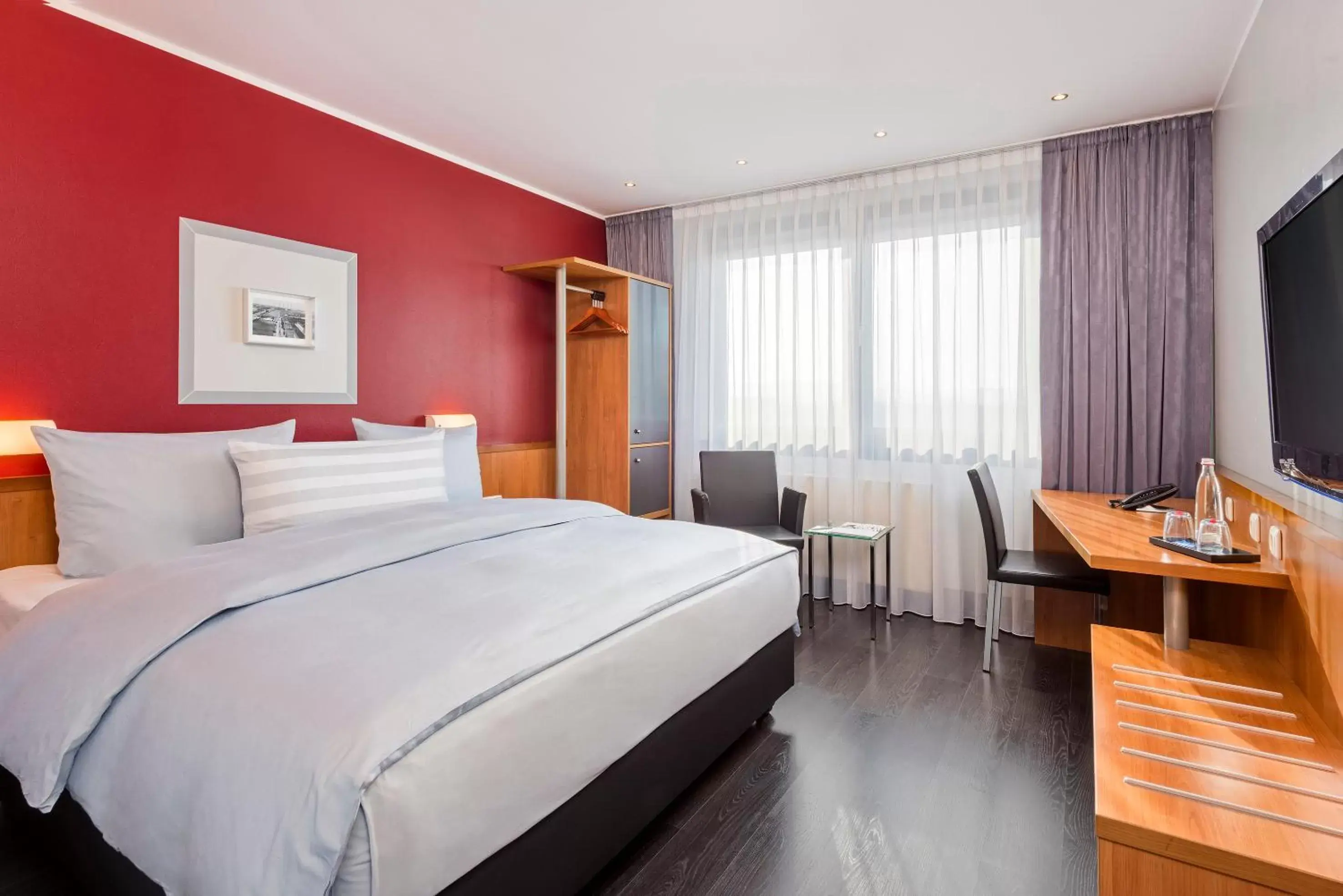 Photo of the whole room, Bed in Hotel Wolfsburg Centrum, Affiliated by Meliá