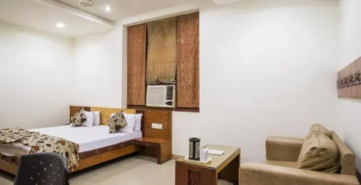 Bed in Hotel Mandakini Plaza