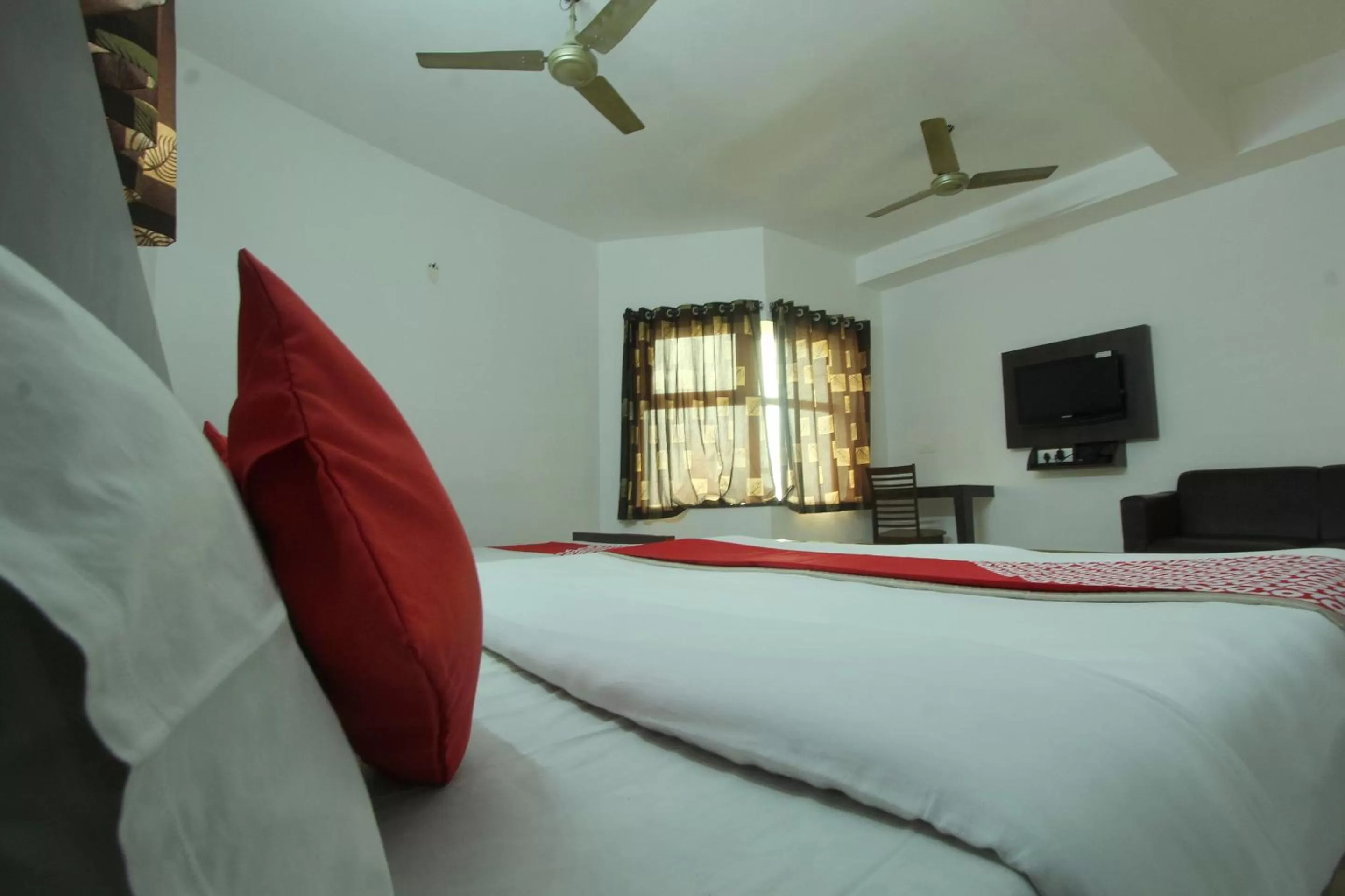 Bed in Lake View Hotel