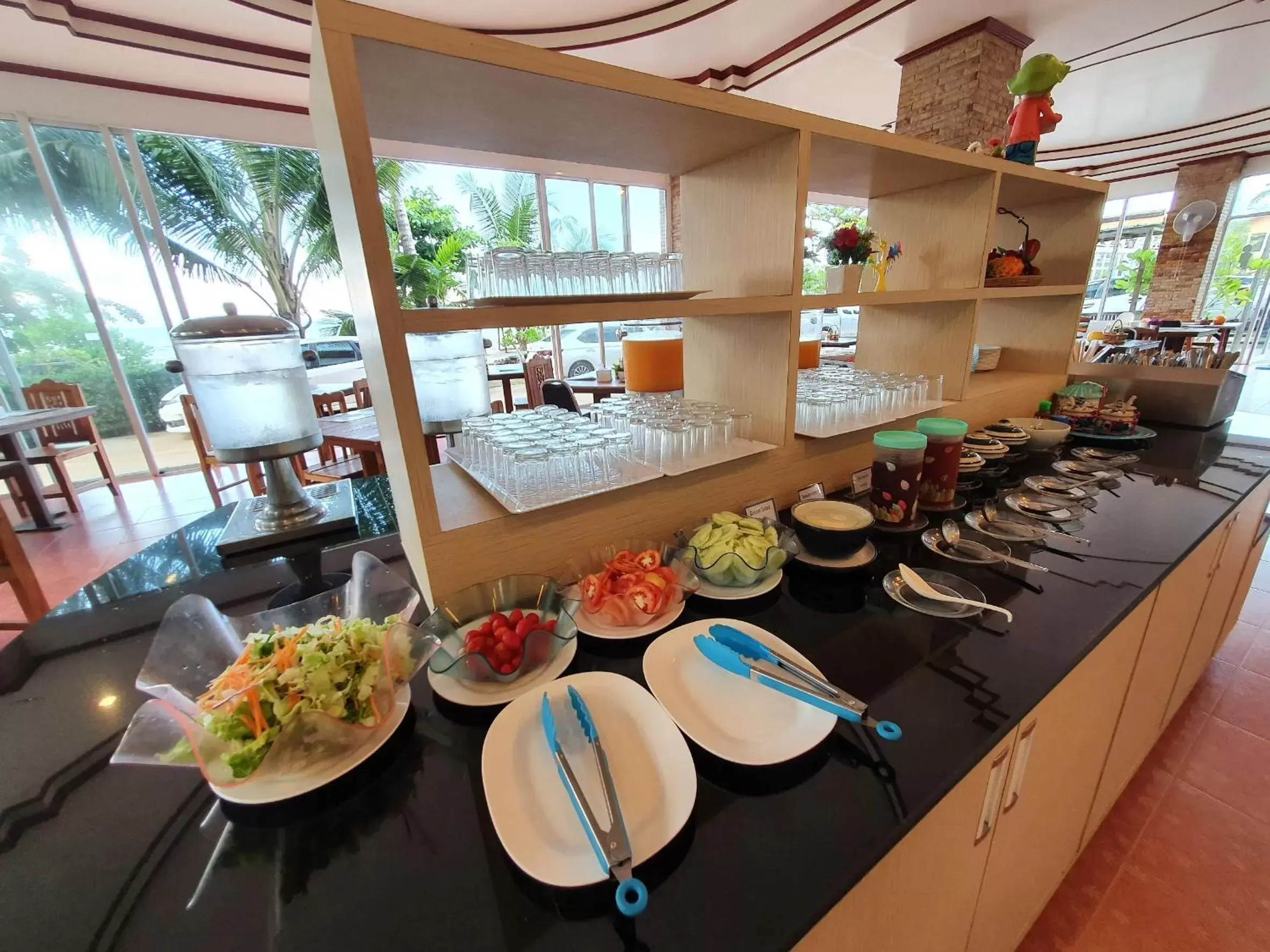 Restaurant/places to eat in Mam Kaibae Hotel