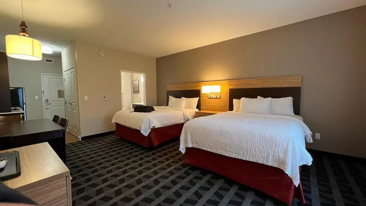 Bed in TownePlace Suites by Marriott Ames