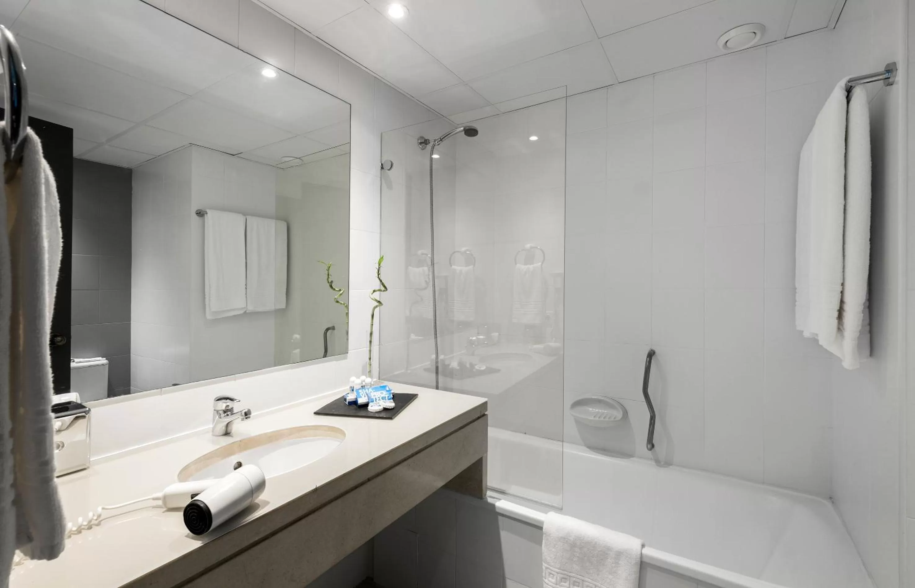 Bathroom in TRYP by Wyndham Lisboa Caparica Mar