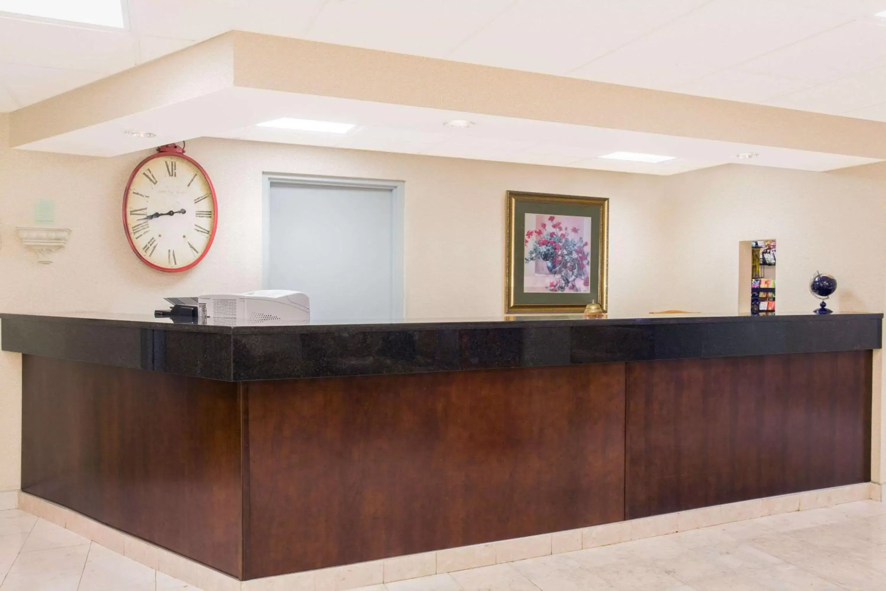 Lobby or reception, Lobby/Reception in Ramada by Wyndham Angola/Fremont Area