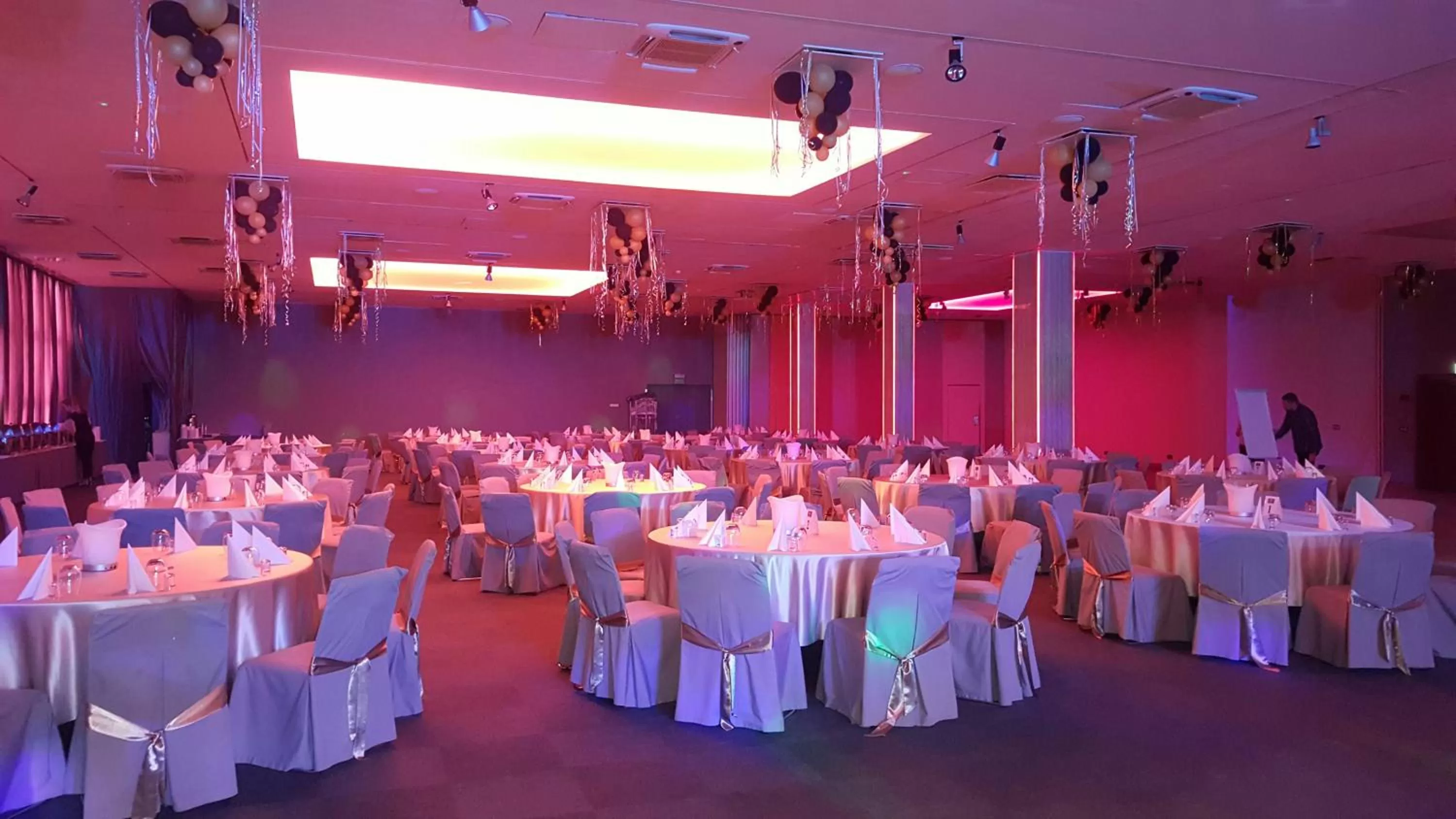 Restaurant/places to eat in Maloves Resort & Spa