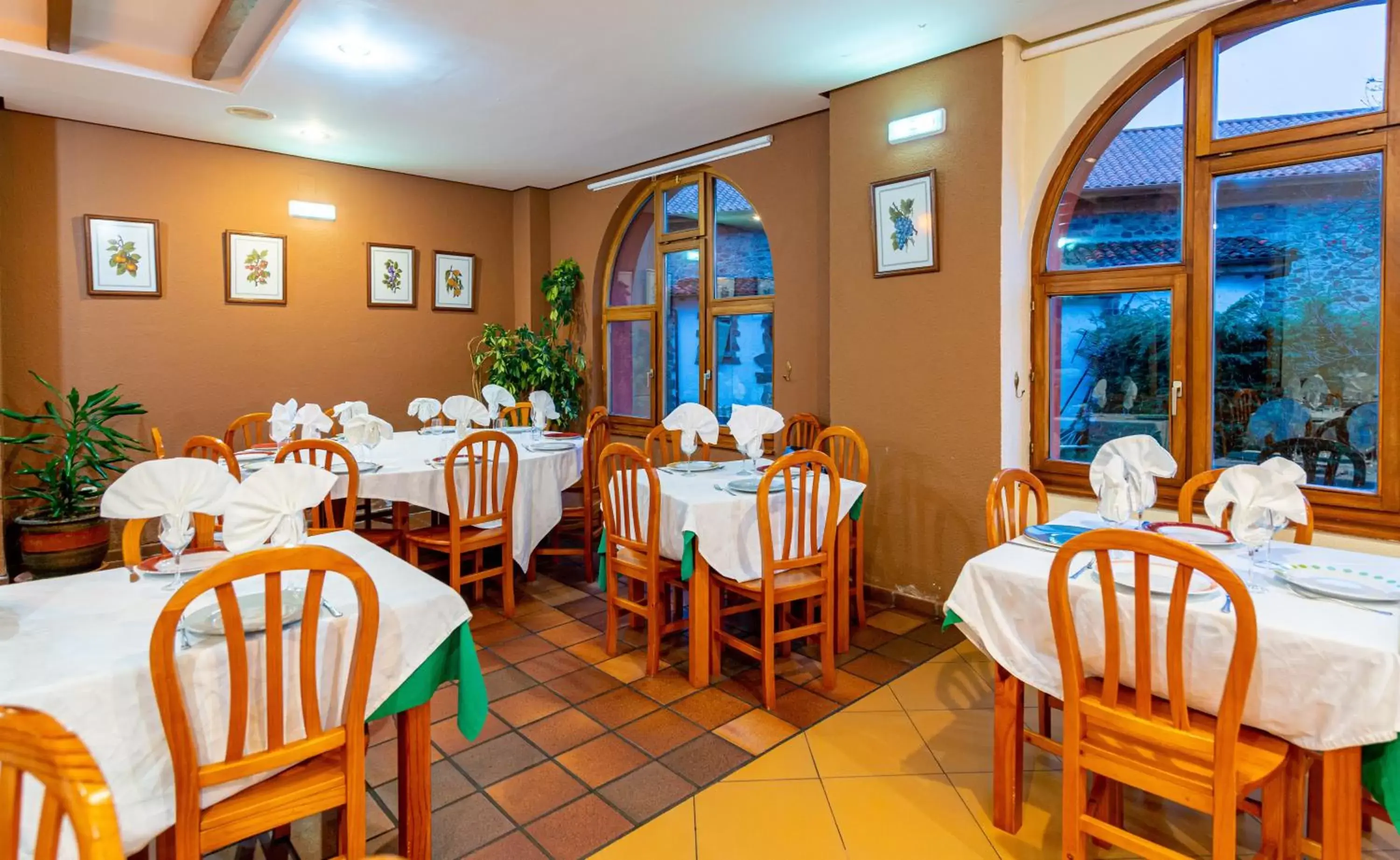 Restaurant/Places to Eat in Tierra de la Reina