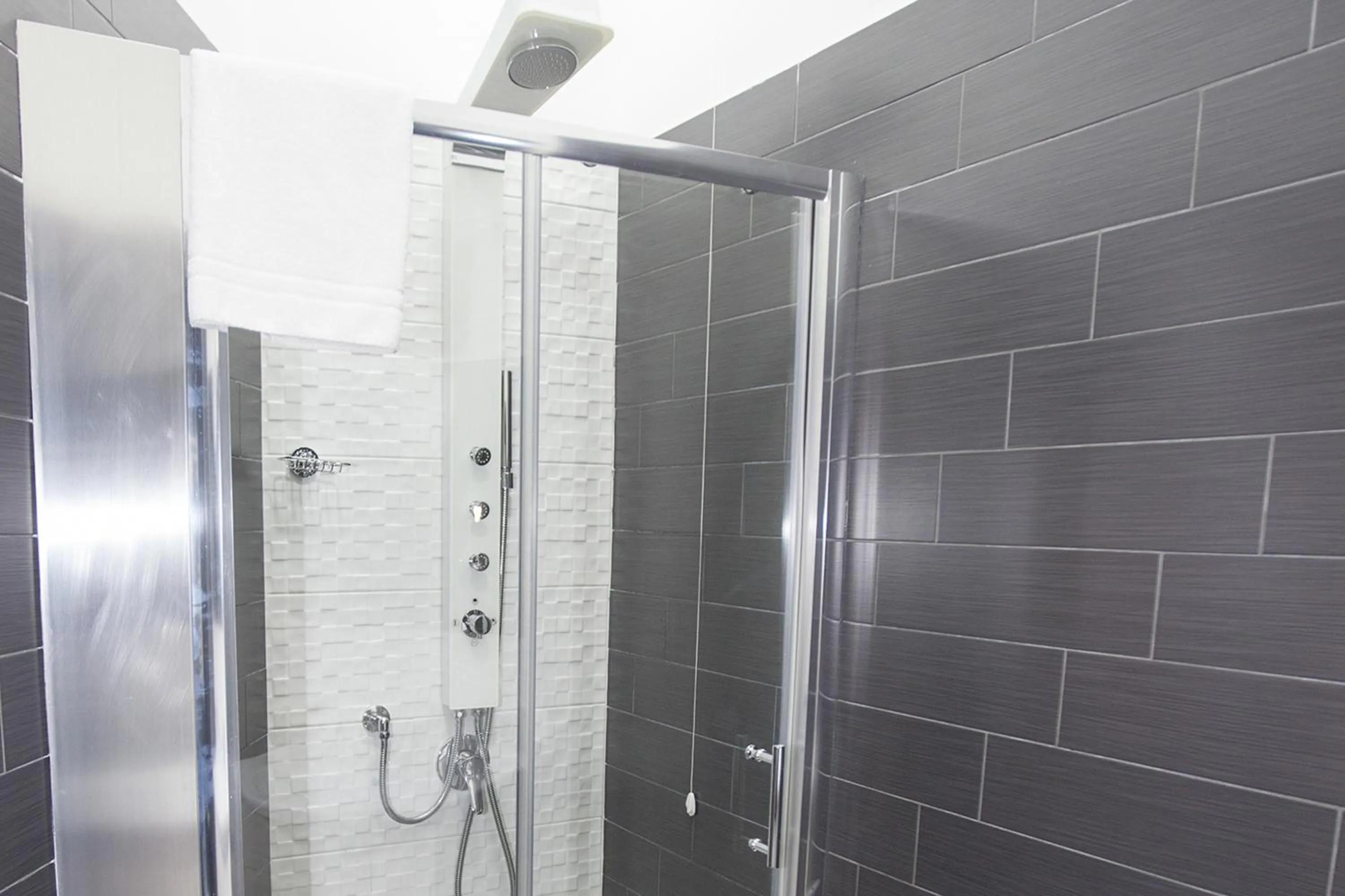 Bathroom in Napoli Garibaldi Square