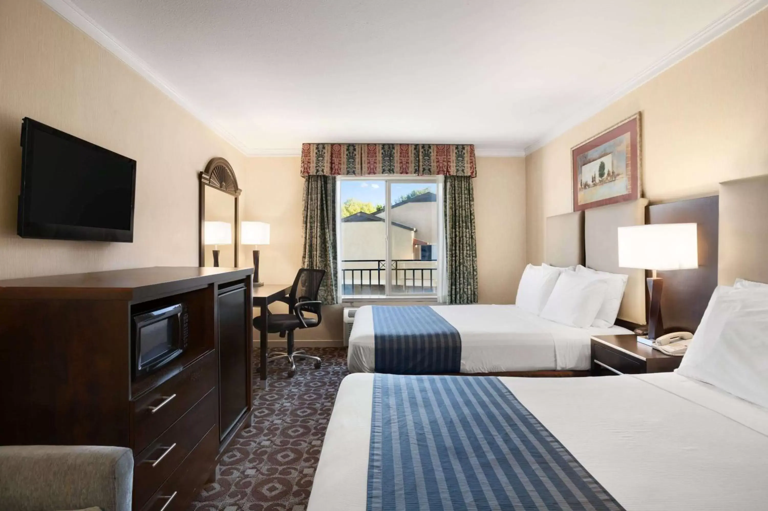 Photo of the whole room, Bed in Days Inn by Wyndham Concord