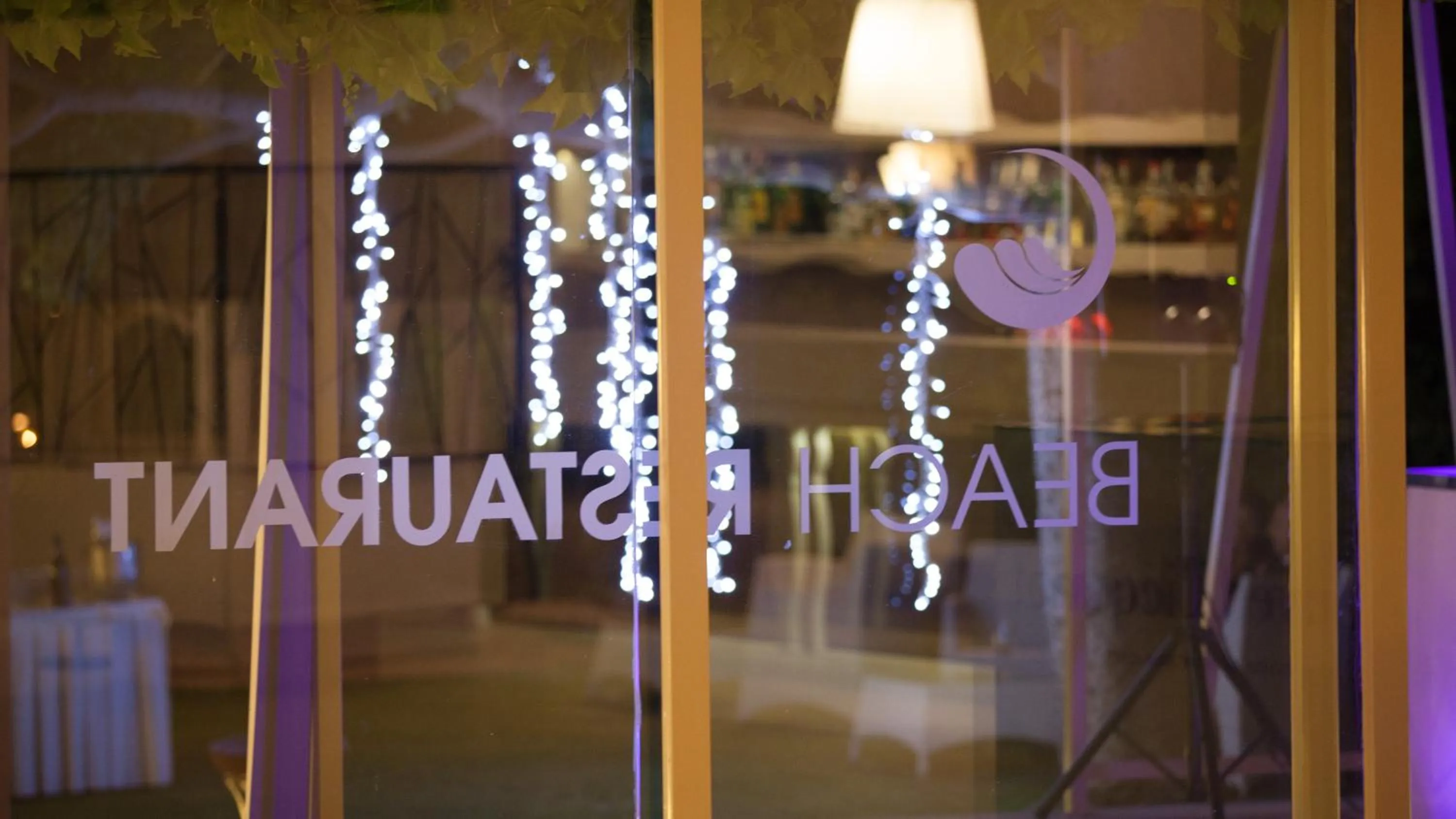 Restaurant/places to eat in Hotel Caparena