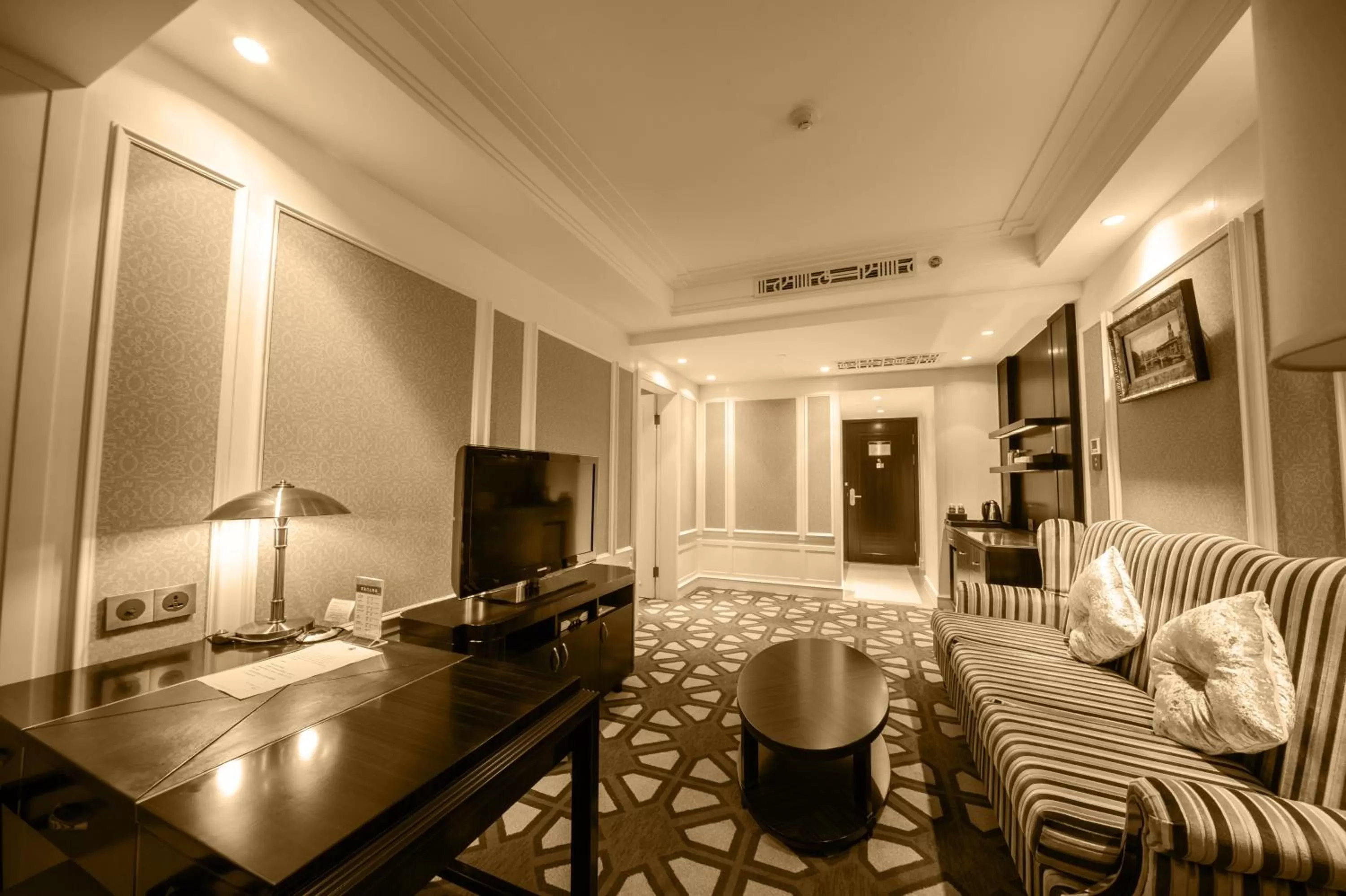 Living room in Paramount Gallery Hotel