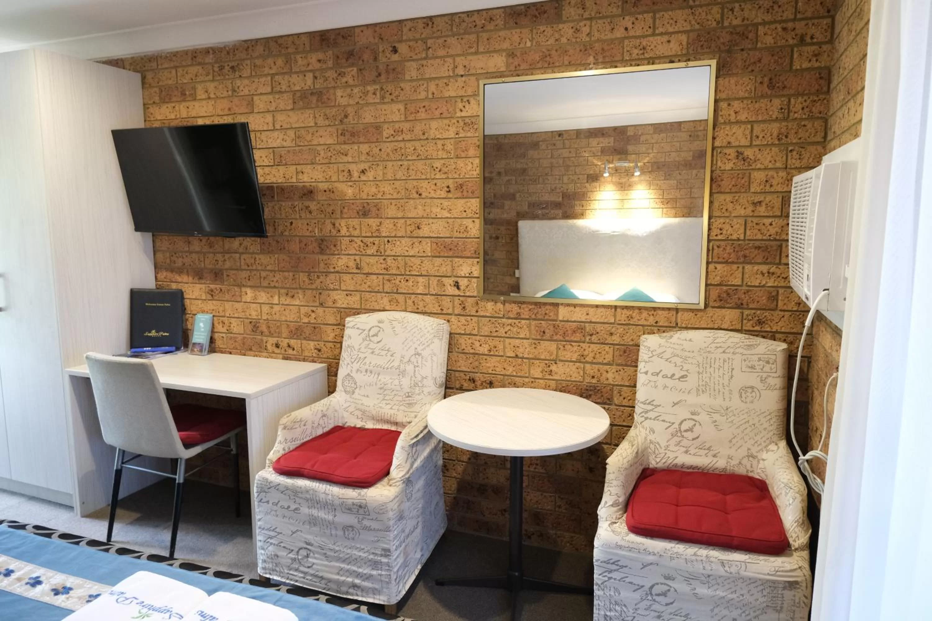 TV and multimedia in Sapphire Palms Motel