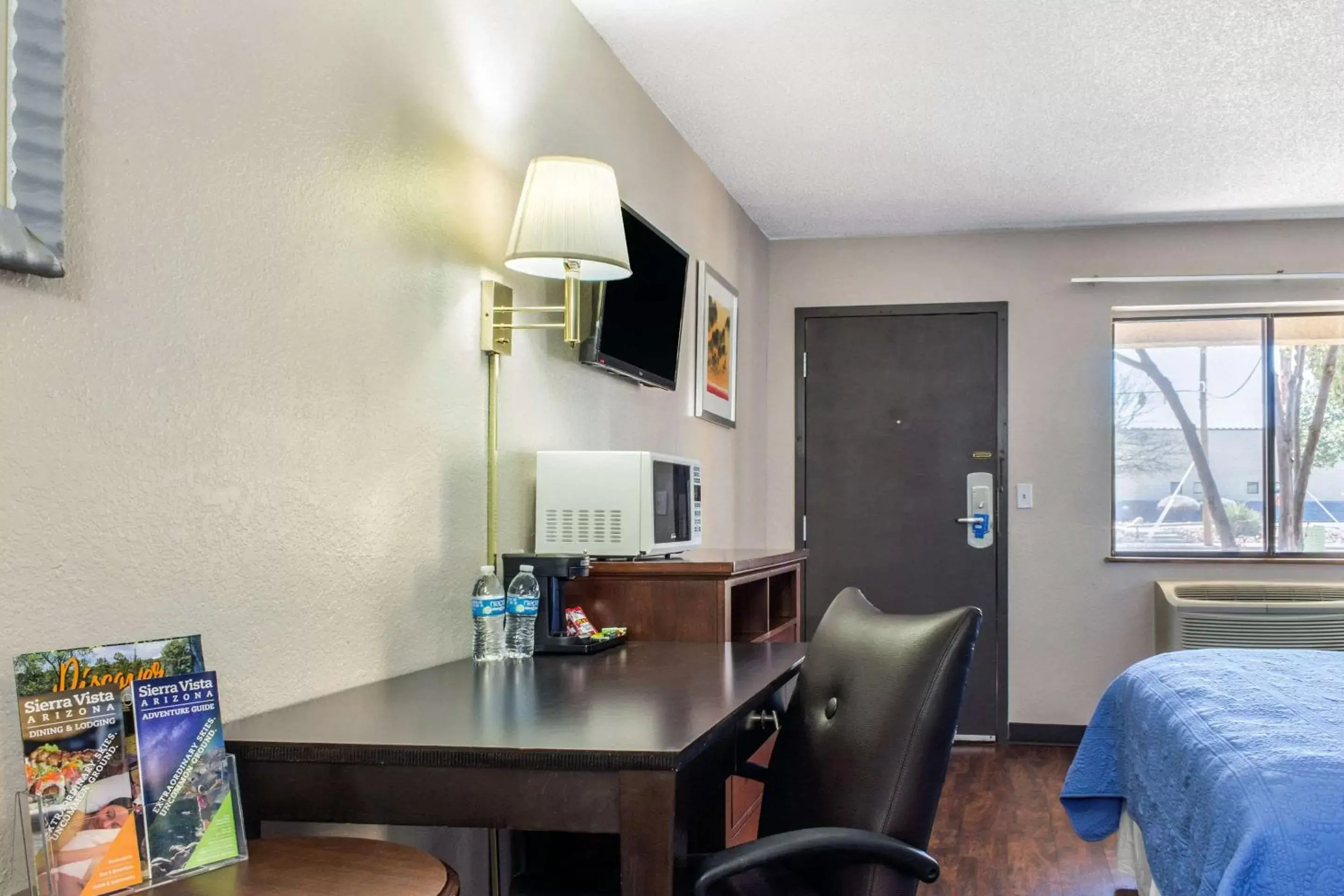 Bedroom in Rodeway Inn near Ft Huachuca