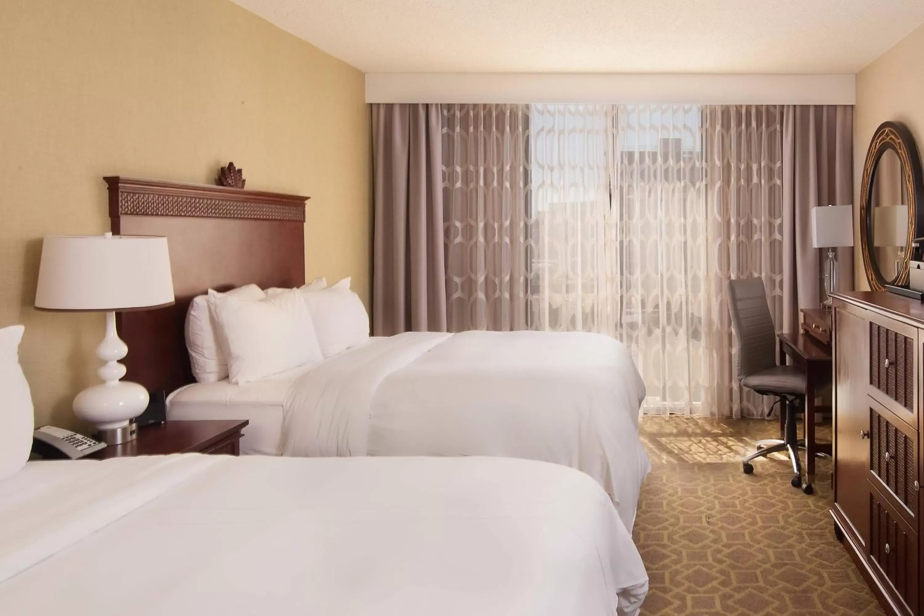 Photo of the whole room, Bed in Charleston Marriott