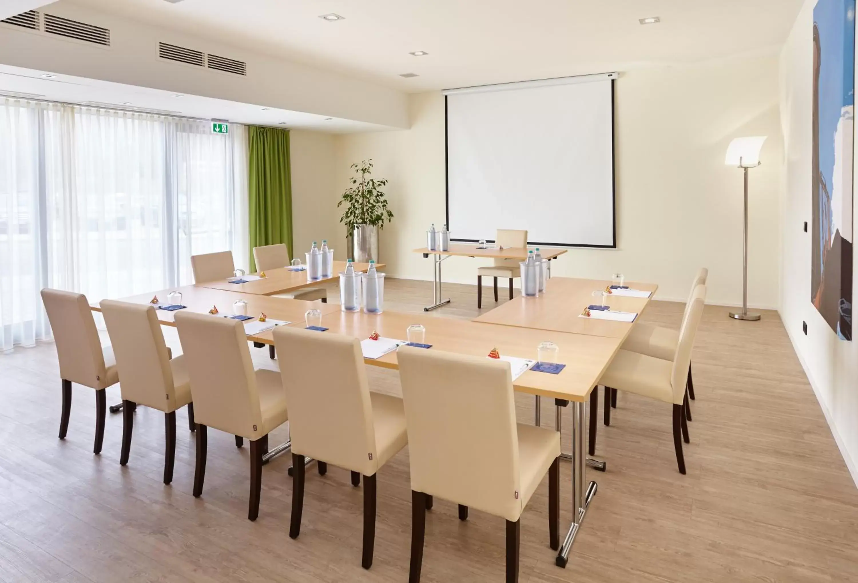 Meeting/conference room in Holiday Inn Express Neunkirchen, an IHG Hotel