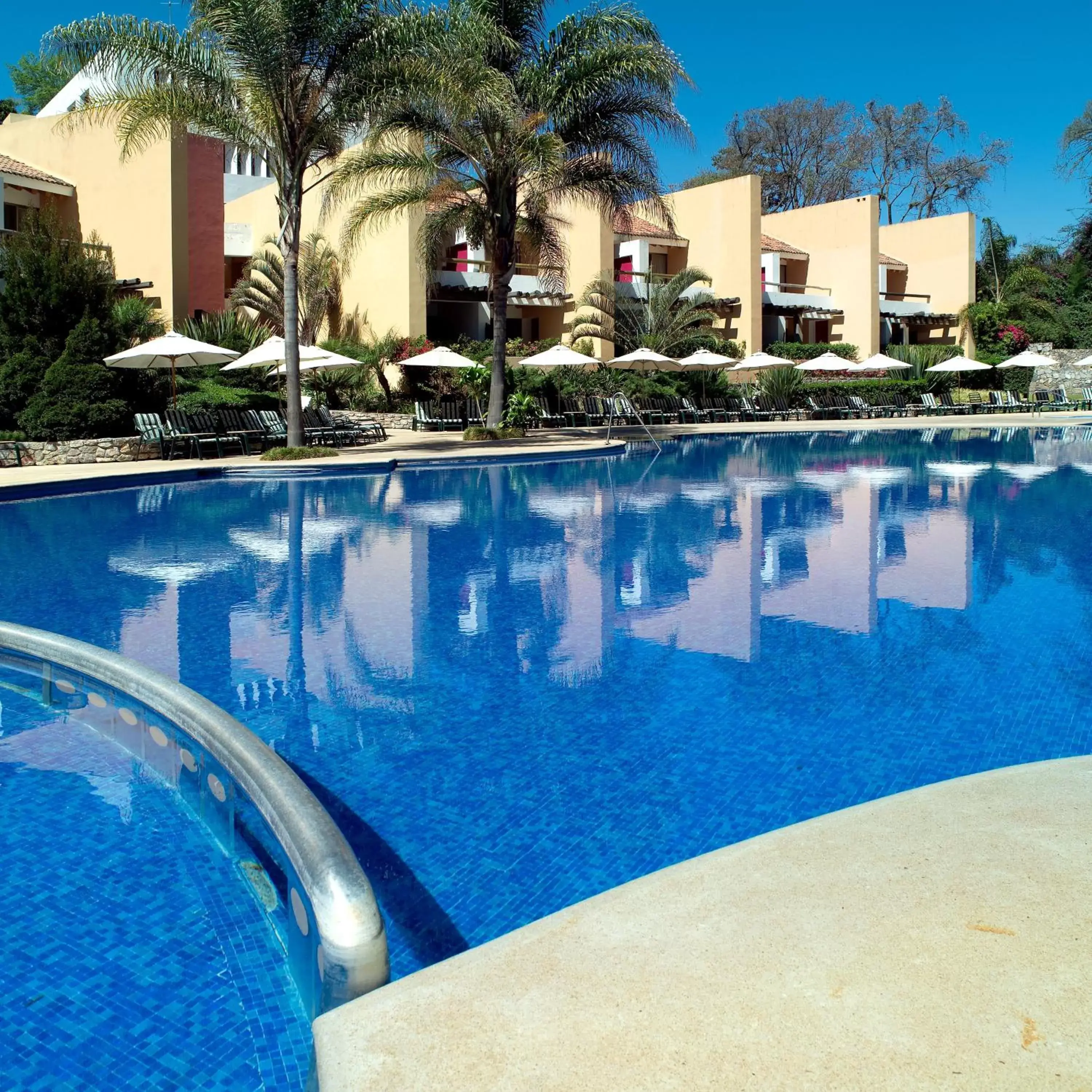Swimming Pool in Hotel Rancho San Diego Grand Spa Resort