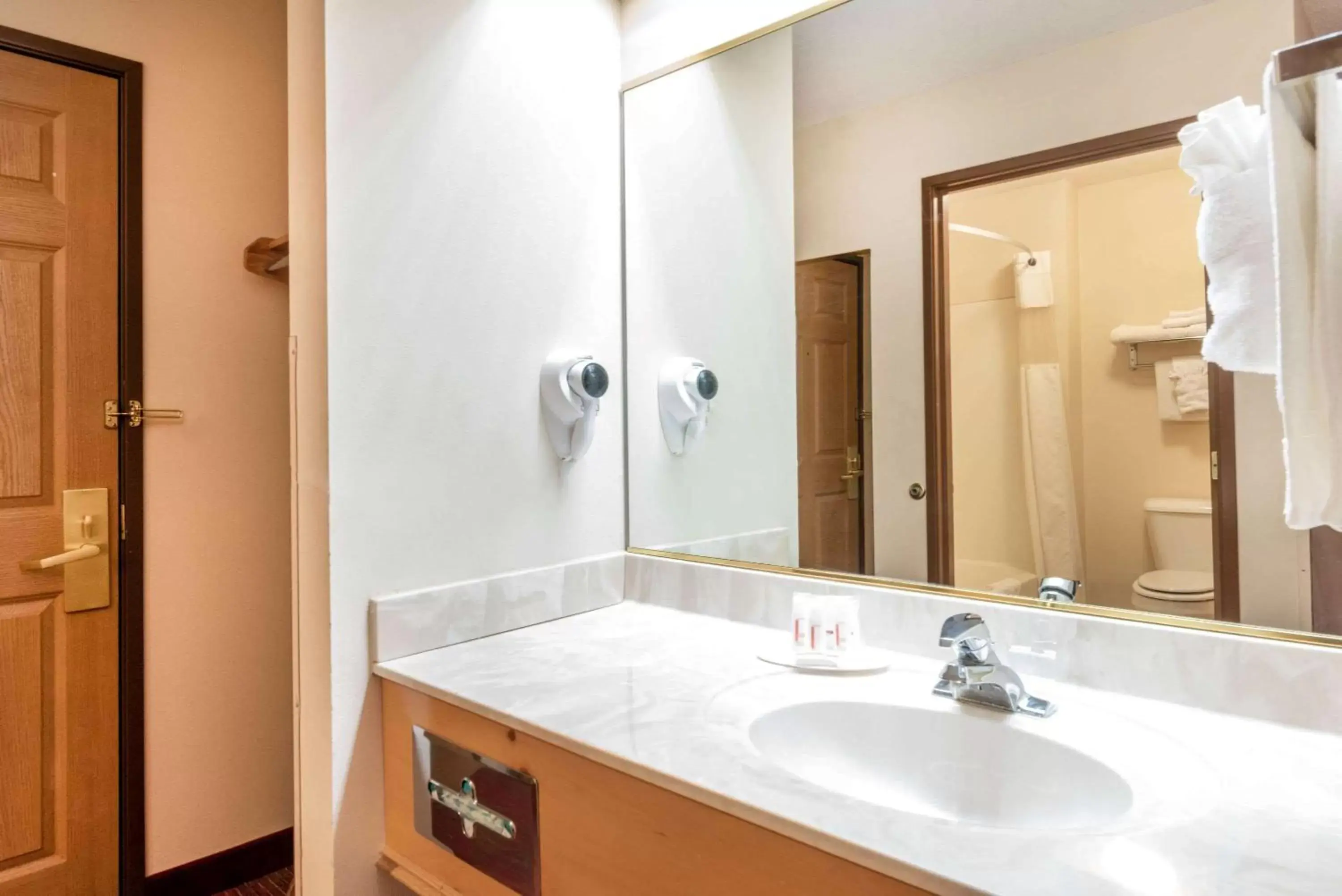 Bathroom in Summerset Hotel and Suites Rapid City West