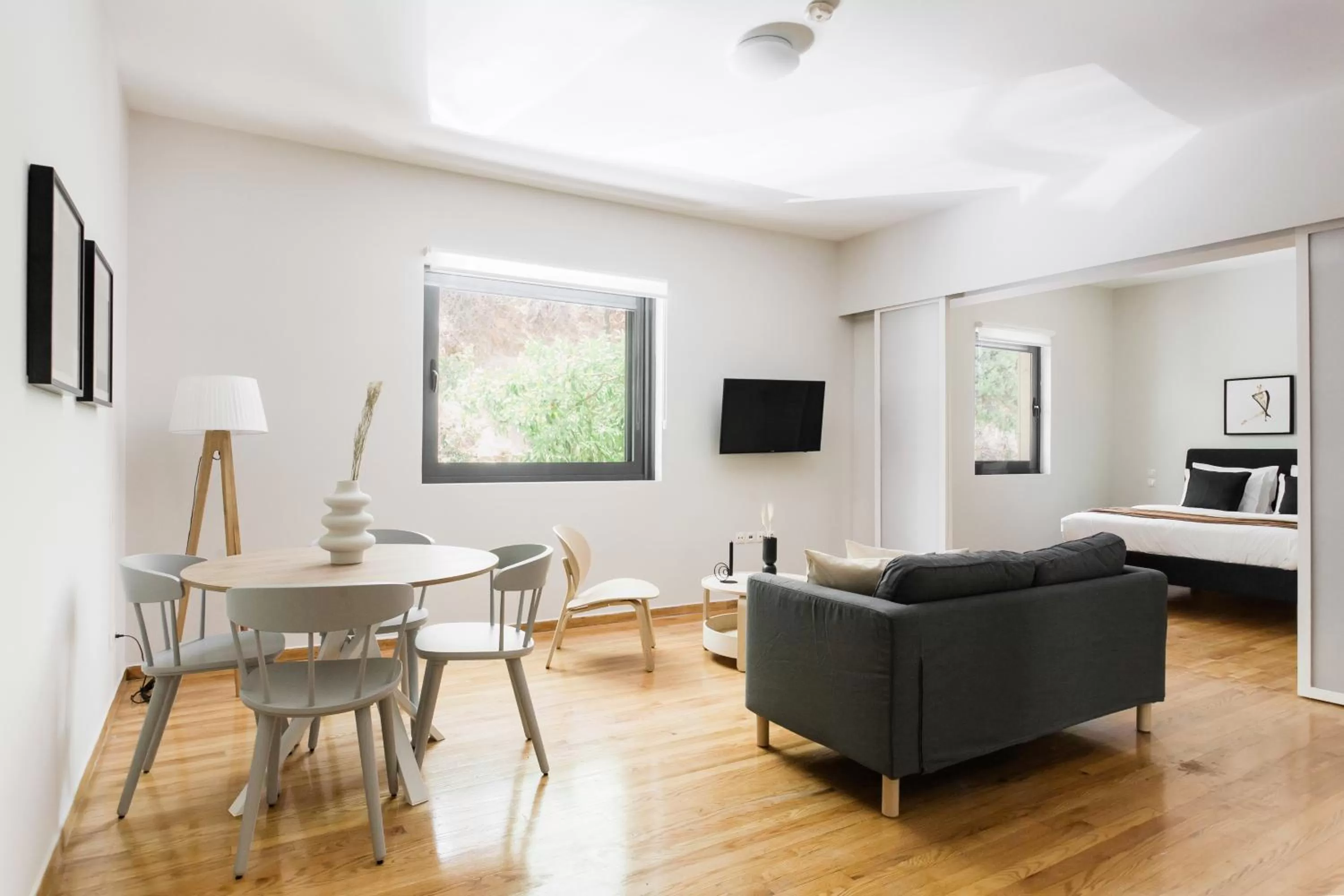 Living room, Seating Area in ZOIA The Hill by UPSTREET