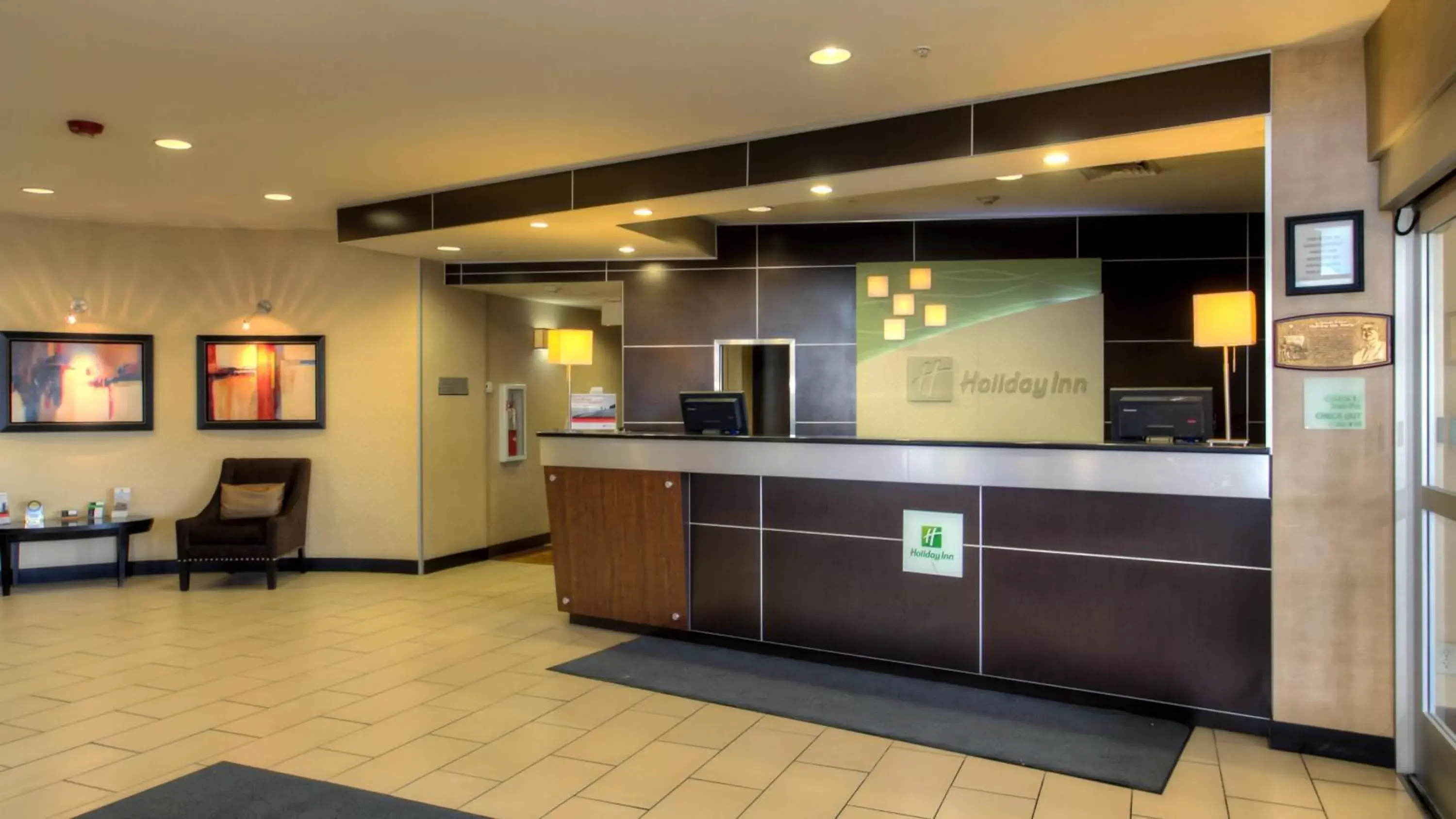 Property building, Lobby/Reception in Holiday Inn Boise Airport, an IHG Hotel
