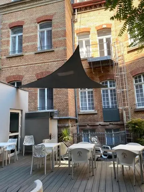 Patio, Restaurant/Places to Eat in Adonis Hotel Strasbourg